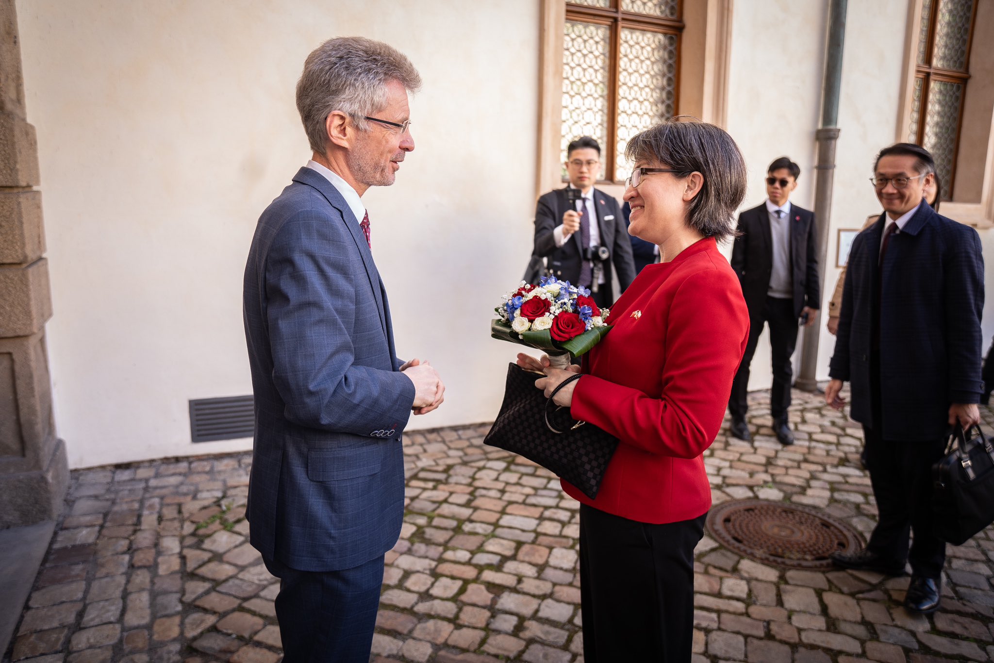 副总统当选人萧美琴日前到捷克访问。左为捷克参议院议长韦德齐。 (取材自捷克参议院议长韦德齐X平台)