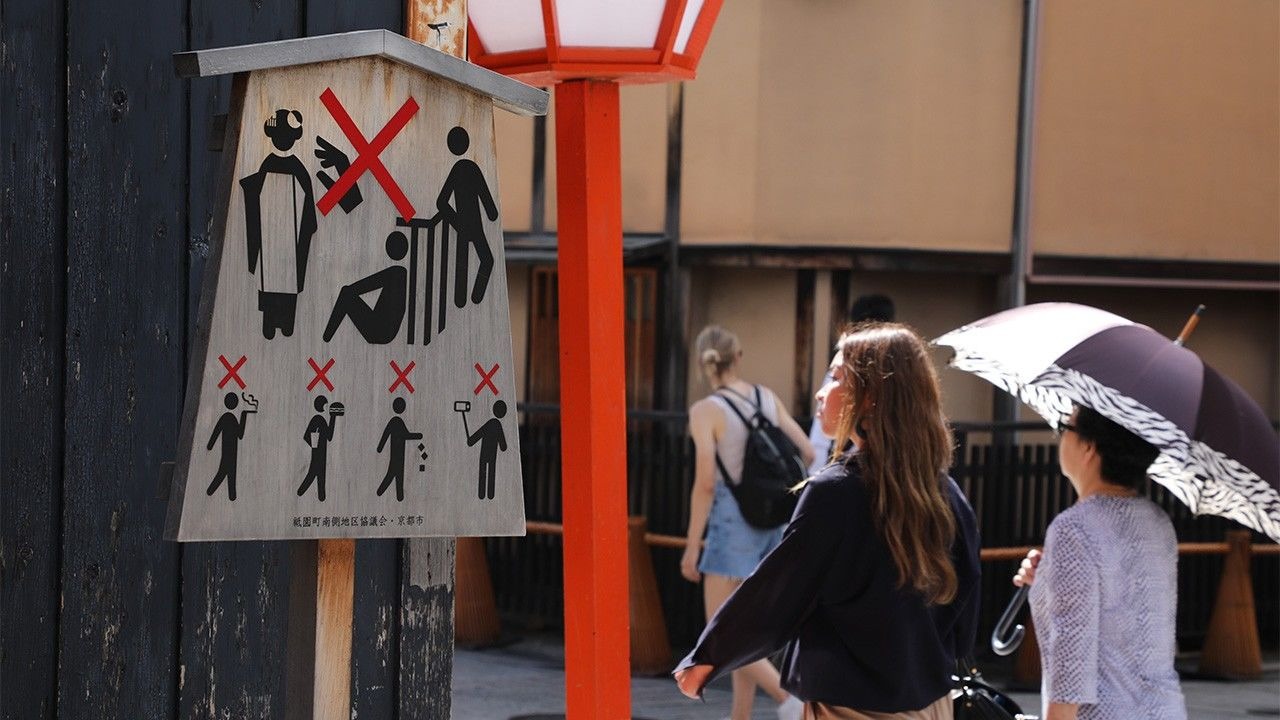 京都早在2019年就设立标示提醒游客，但作用微乎其微。（图／取自网路）