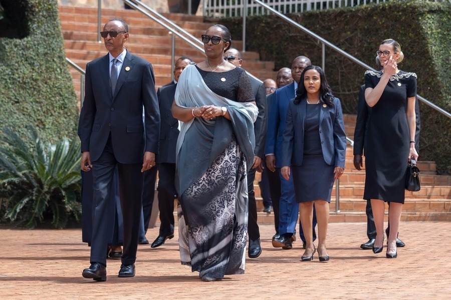 卢安达总统卡加米（左）在卢安达大屠杀30周年之际，呼吁西方要对种族屠杀更警觉。（Paul Kagame FB）