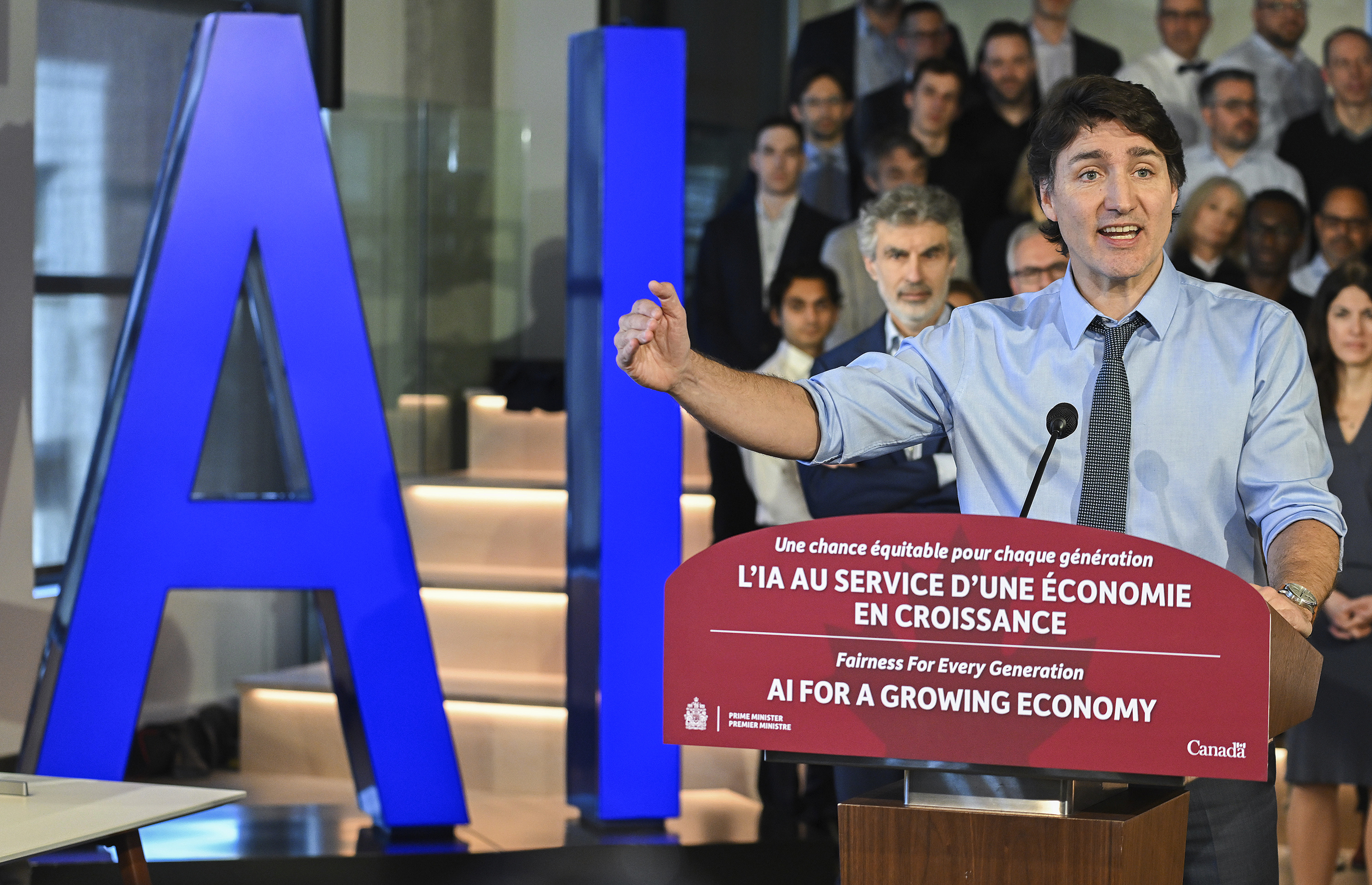 加拿大总理杜鲁多7日宣布，将投资24亿加元（约18亿美元）在AI领域。美联社