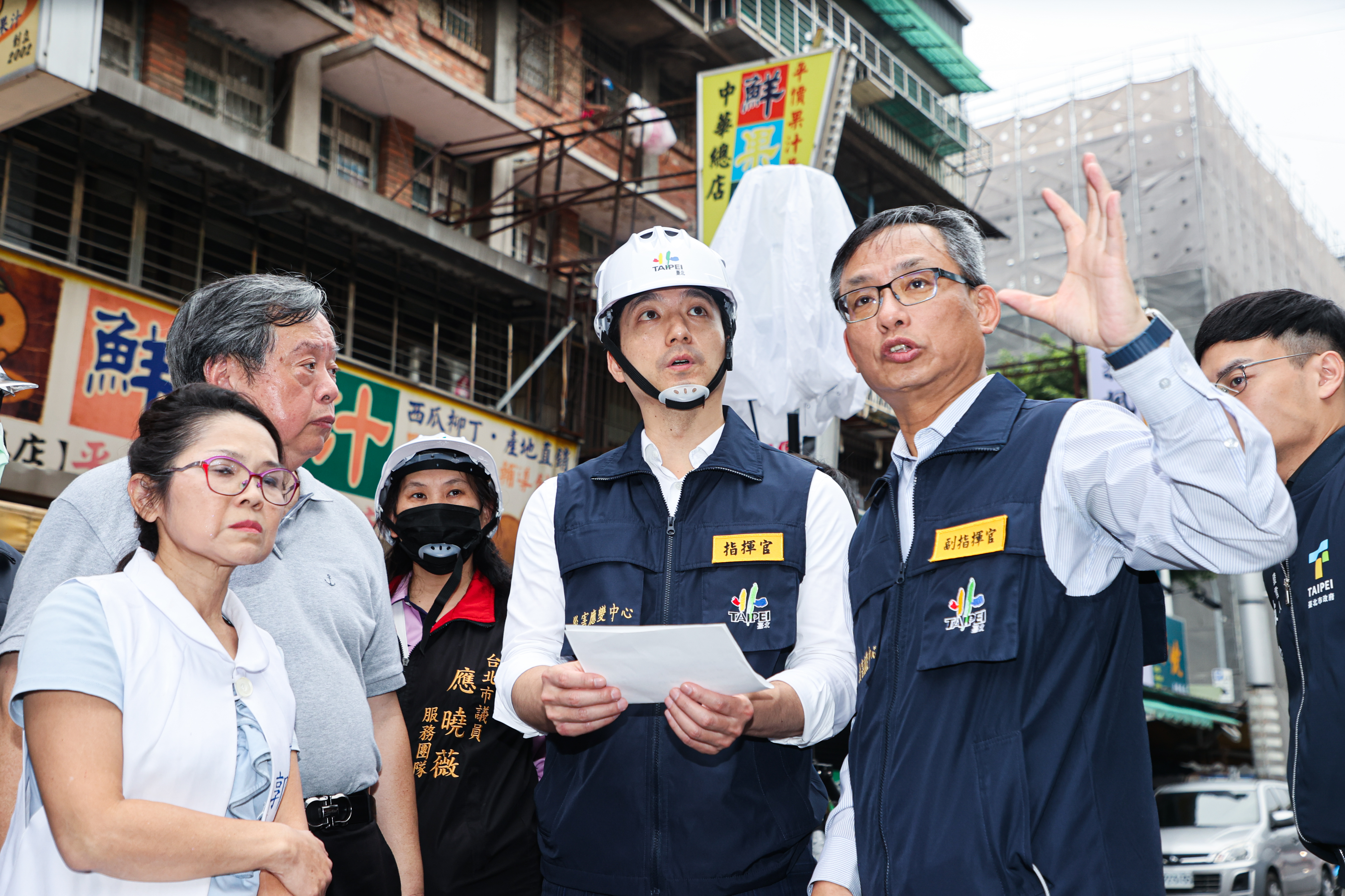 台北市长蒋万安日前视察南机场的地震灾损状况。记者曾原信／摄影