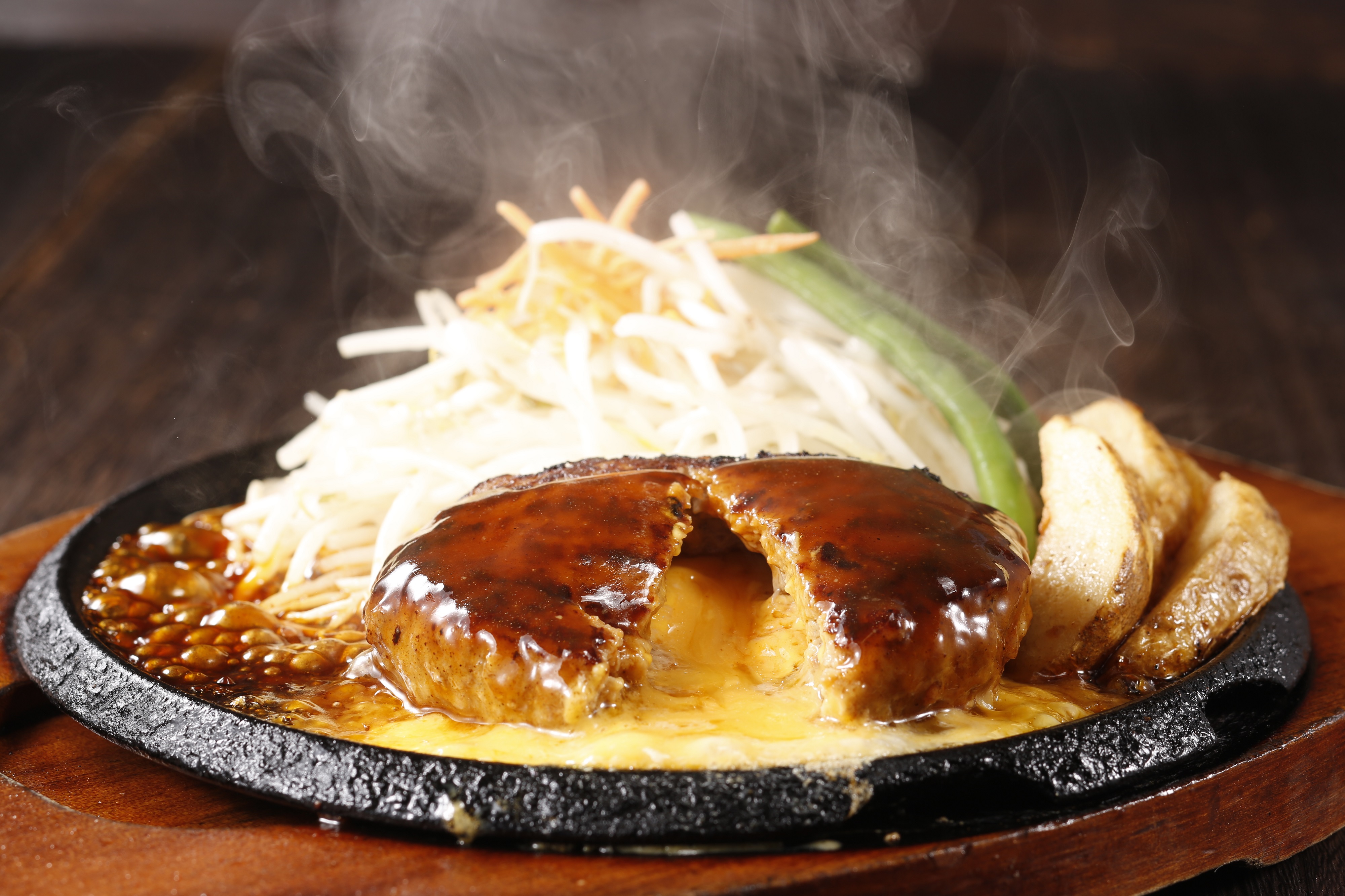 长谷川流心汉堡排，为日本招牌品项之一。图／SOGO提供
