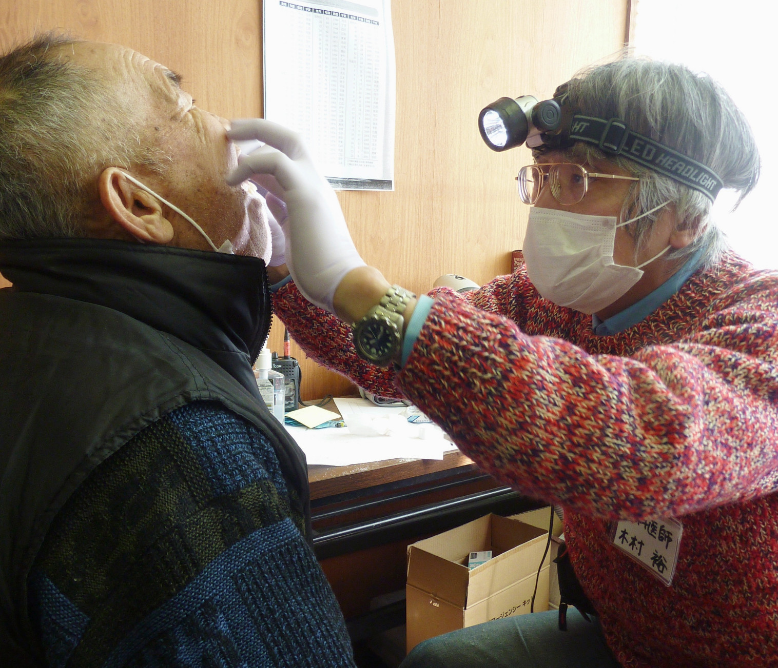 日本牙医诊所二成是70岁以上的老牙医。路透