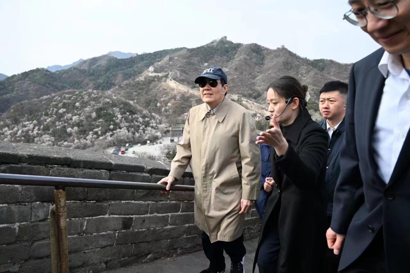 马习二会登场前，前总统马英九9日走访北京长城。图／马英九基金会提供