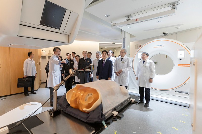 副总统赖清德今天参访台北荣民总医院重粒子癌症治疗中心。图／总统府提供