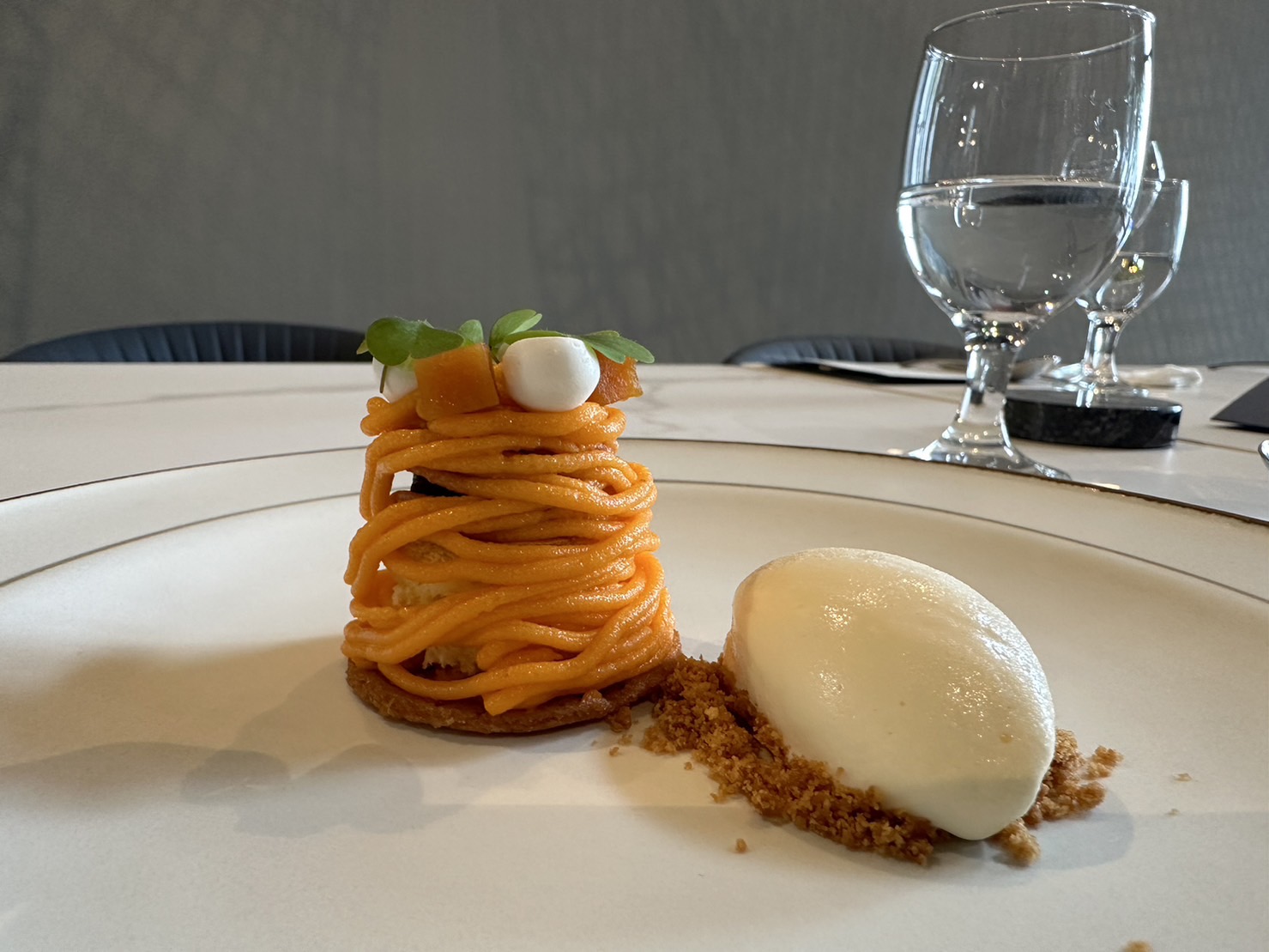 法式料理餐厅「L’Art de Vivre 如见」主厨许祐铭推出的红心地瓜甜点。记者黄寅／摄影