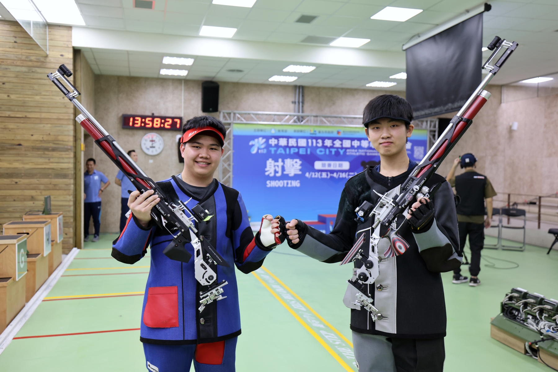 陈建安（右）、杨子谦（左）是最好的队友也是最强的对手。图／新北市林口高中射击队提供