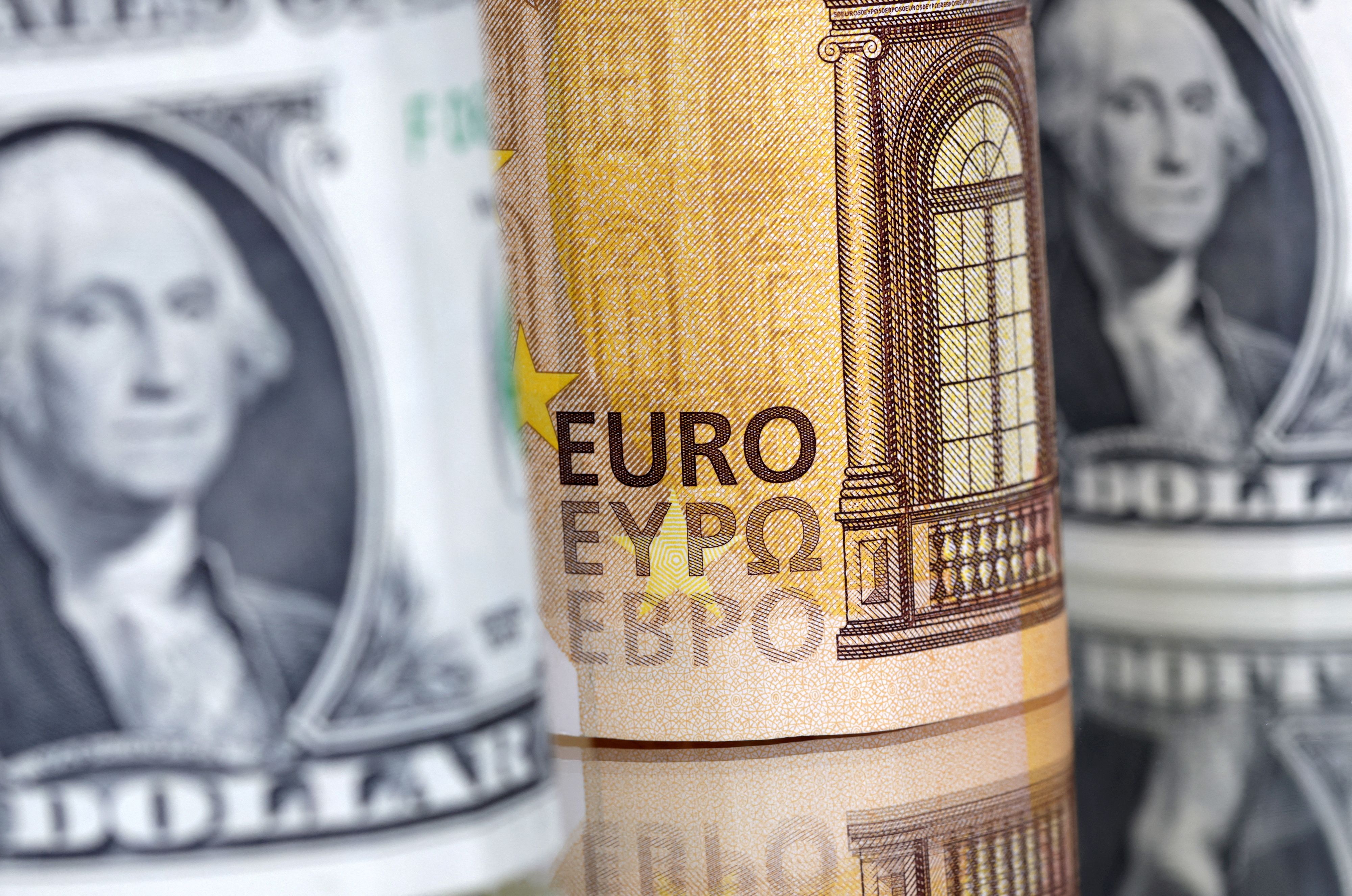 投资人押注欧洲央行（ECB）将比美国联准会（Fed）抢先一步降息，欧元兑美元汇价12日贬至去年11月来最低，欧元未来数月可能跌到与美元「平价」的臆测不胫而走。路透