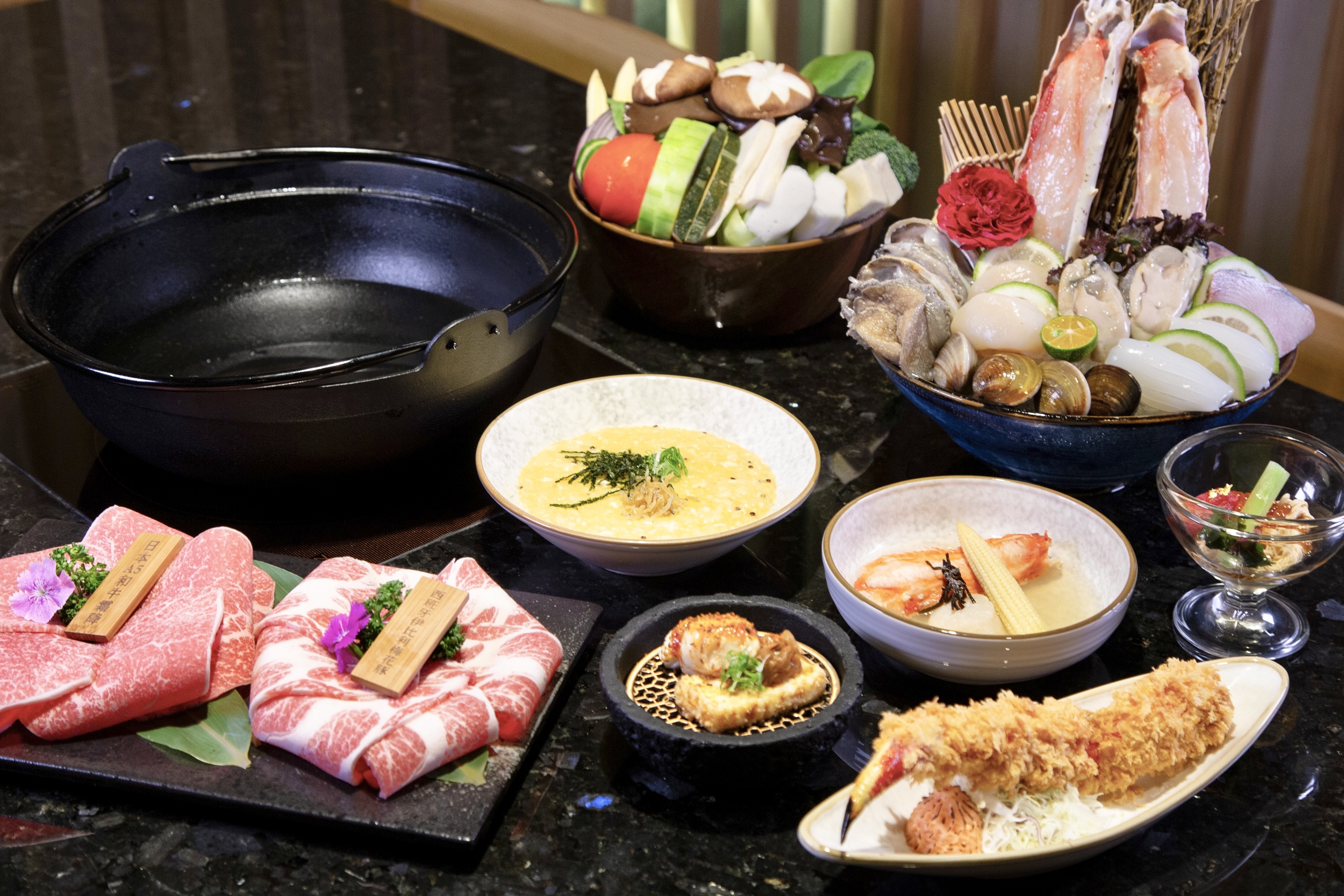 「感蟹妈妈」可一次尽享帝王蟹四食与日本和牛的精致套餐。记者宋健生/摄影