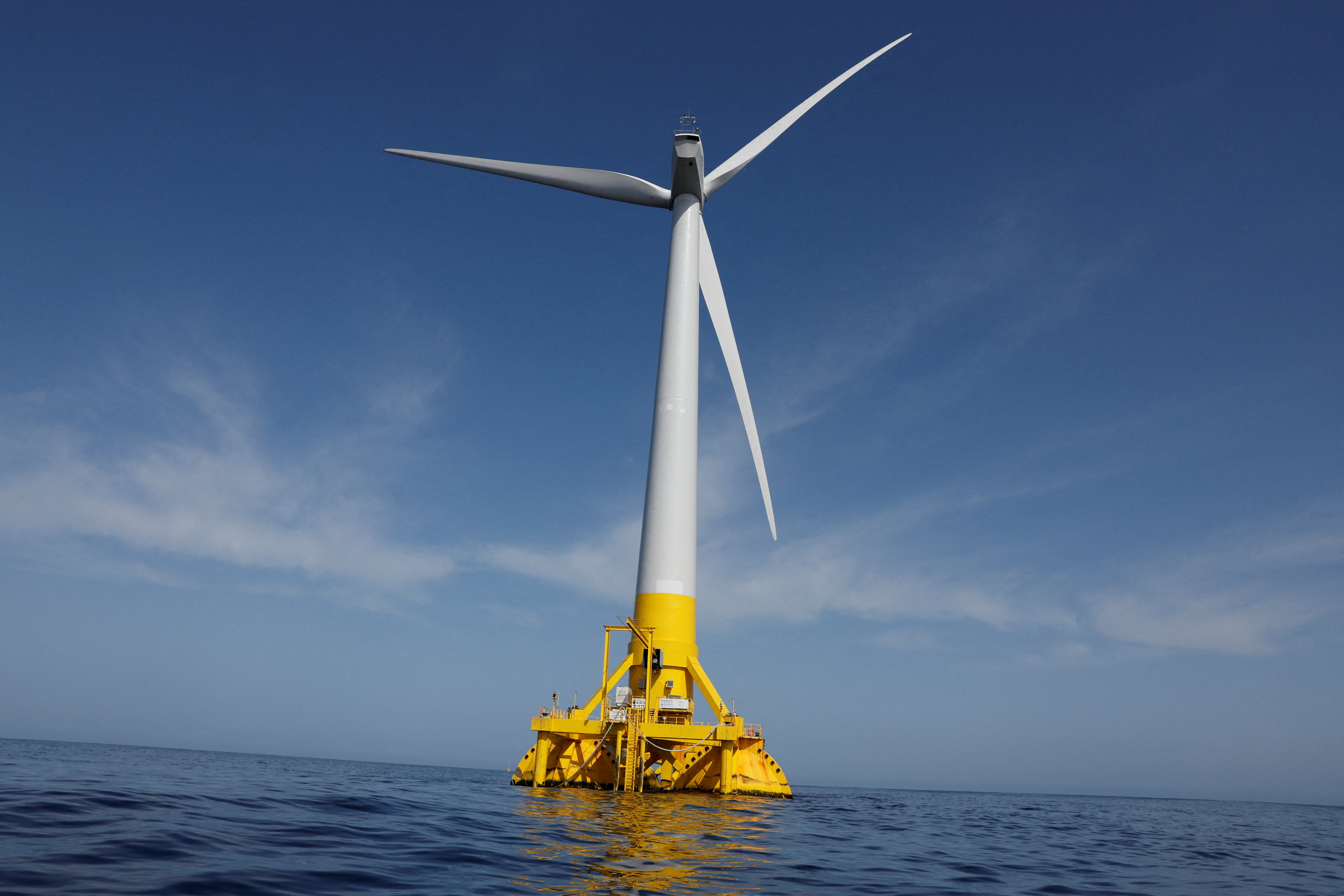 苏格兰政府将与中国大陆风力发电机供应商合作，在此之前，欧盟对大陆输往欧洲的风力发电机是否获得补助展开调查。路透