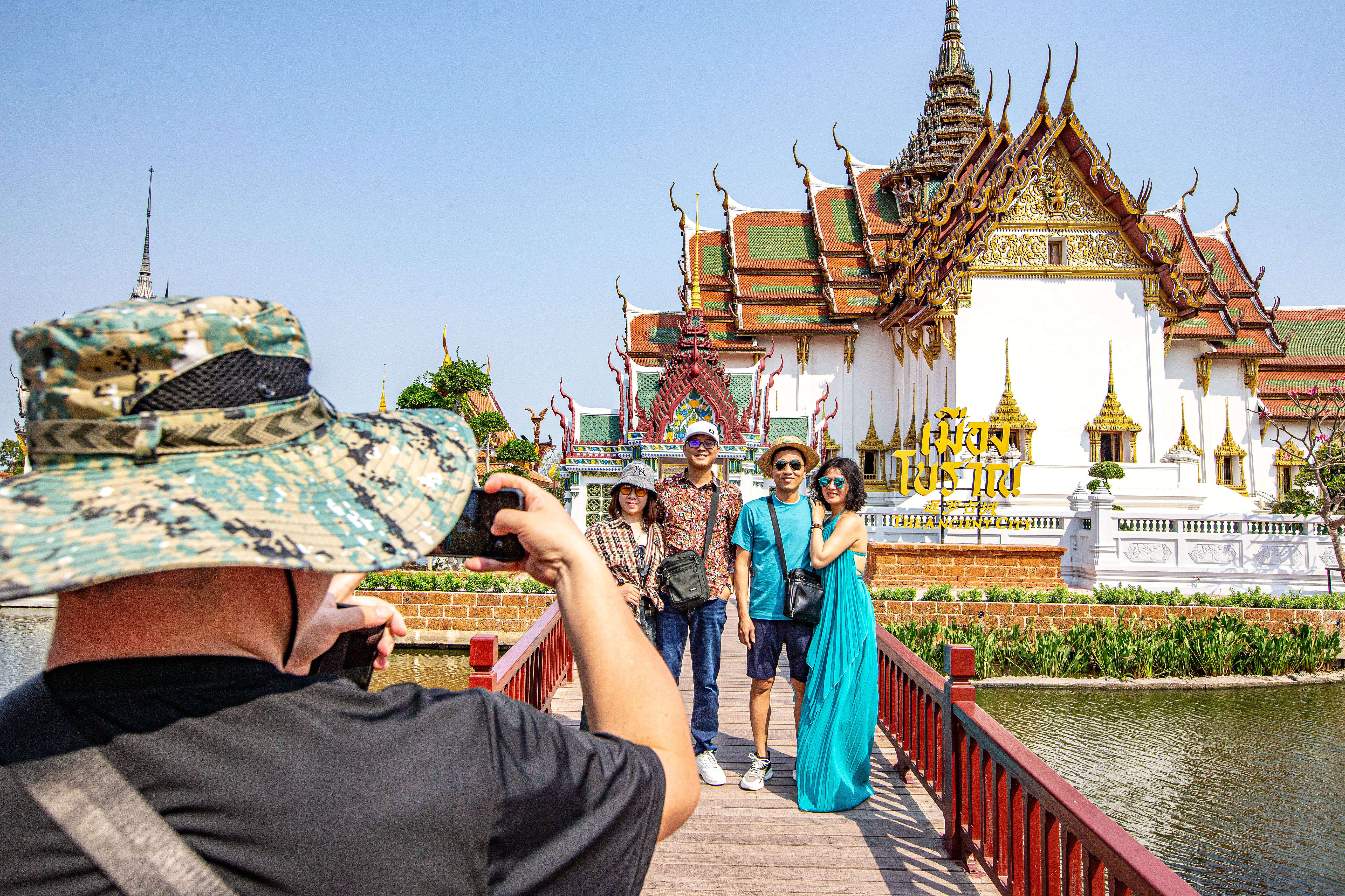 泰国截至4月9日旅游人次突破1000万，其中大陆旅客占最大宗。（新华社）
