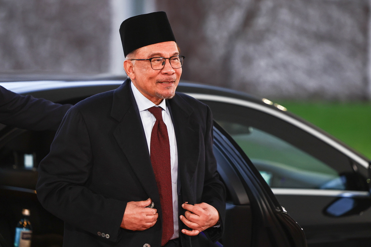 伊朗和以色列发生冲突，马来西亚外长穆罕默德哈山今天发声明呼吁各方克制，不要使紧张局势进一步恶化。首相安华（Anwar Ibrahim）也召开特别会议因应。欧新社