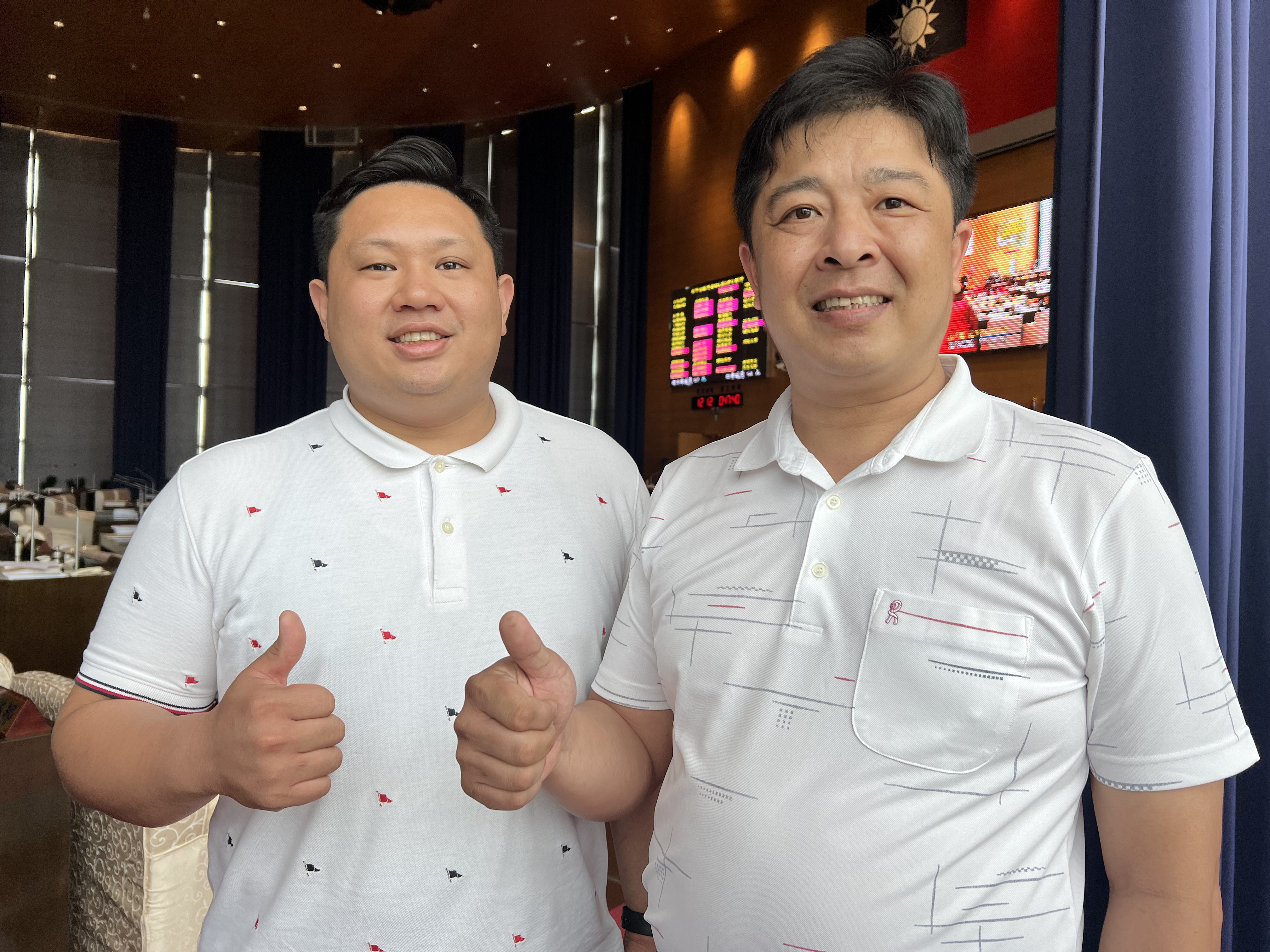 台中市议员吴呈贤（右）、准议员吴建德是市议会第一对「兄弟档」。记者陈秋云/摄影