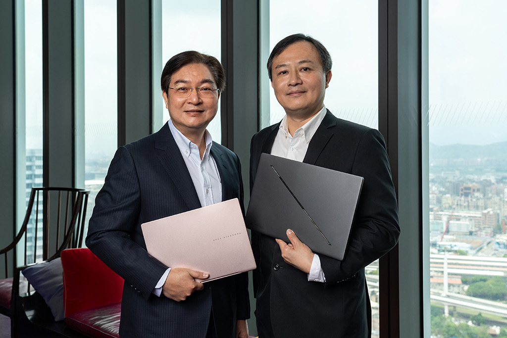 左至右为华硕联合科技董事长林福能、系统事业总经理廖逸翔。业者提供