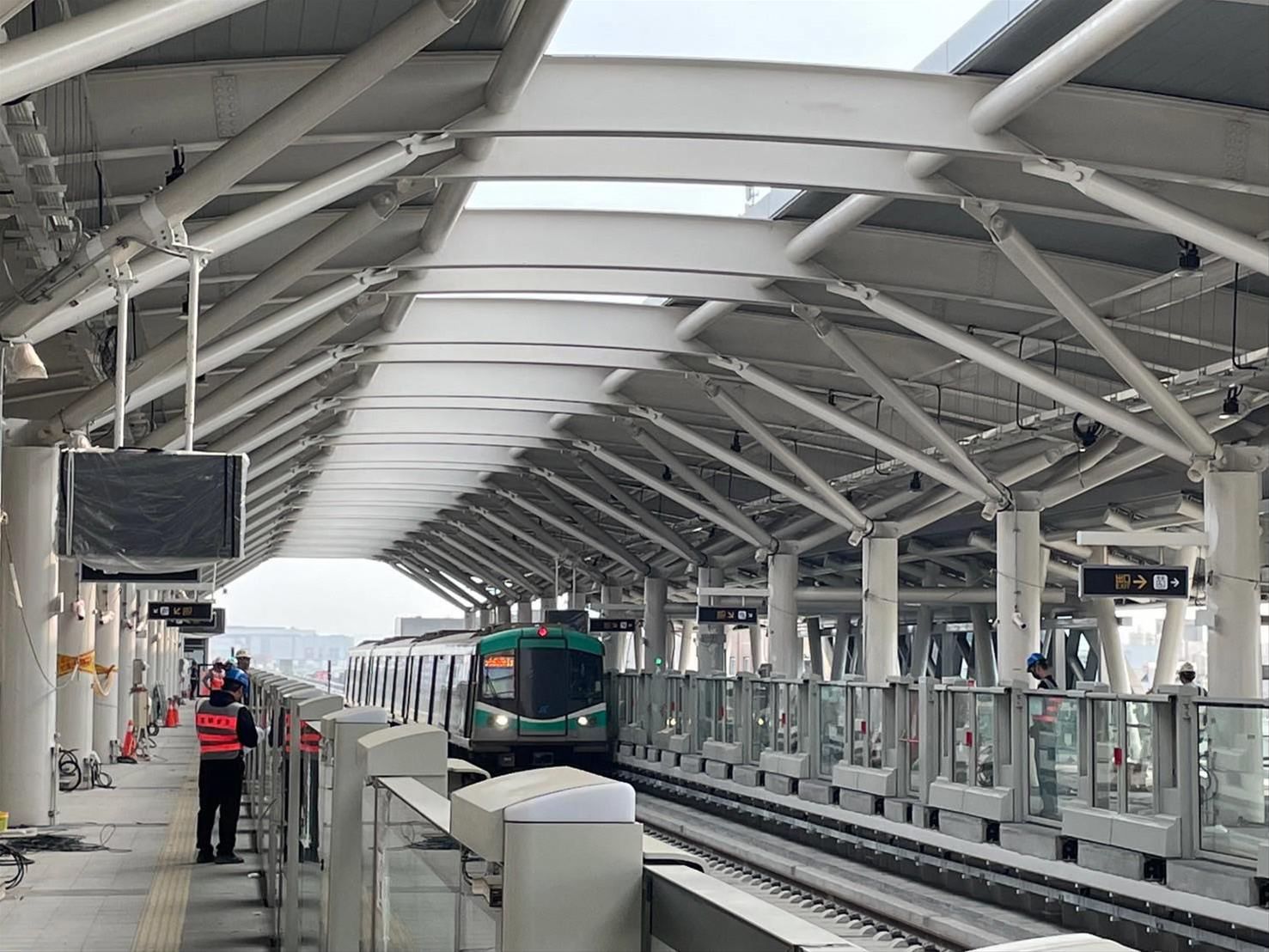 配合捷运冈山站通车，高雄捷运有5站将更名。图为冈山车站。图／高雄捷运提供