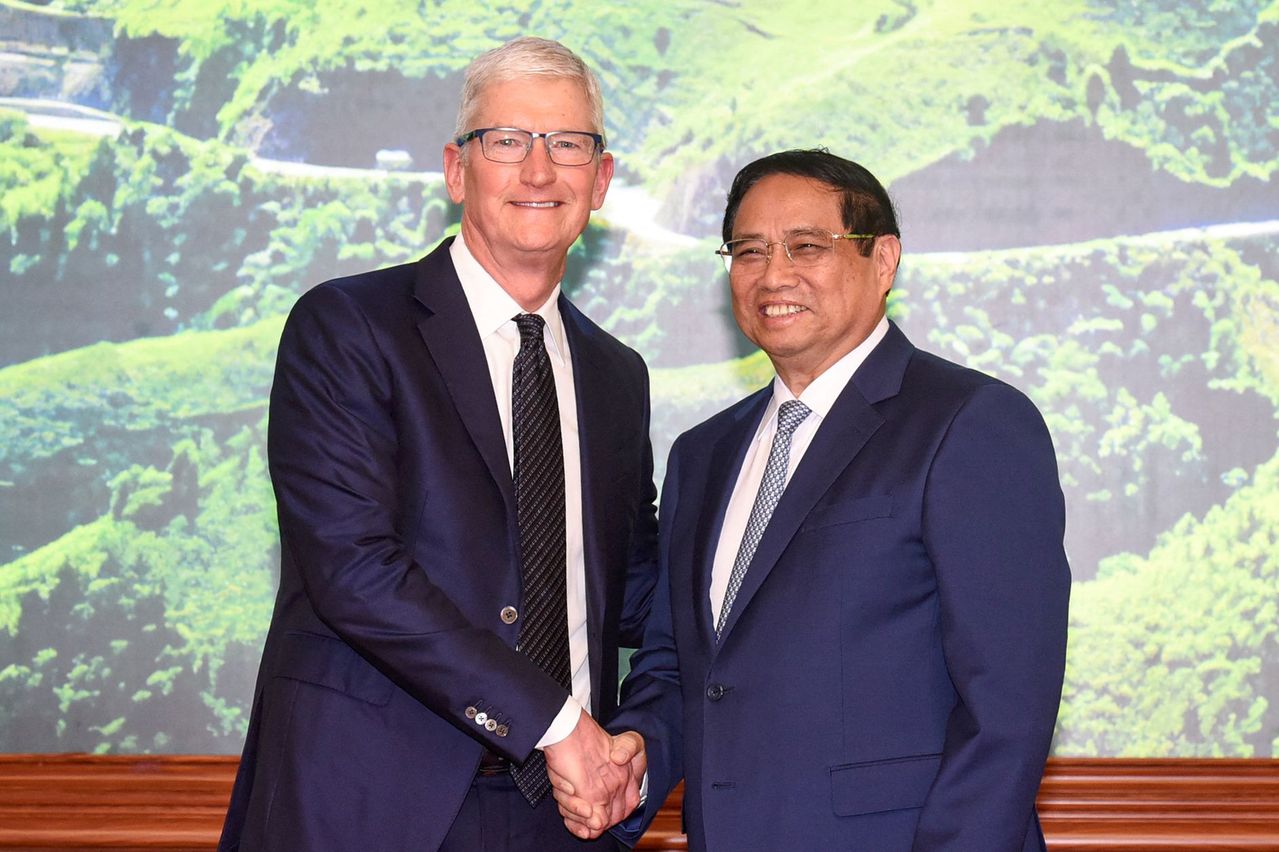 苹果公司执行长库克近日访问越南，并于16日与越南总理范明政会面。法新社