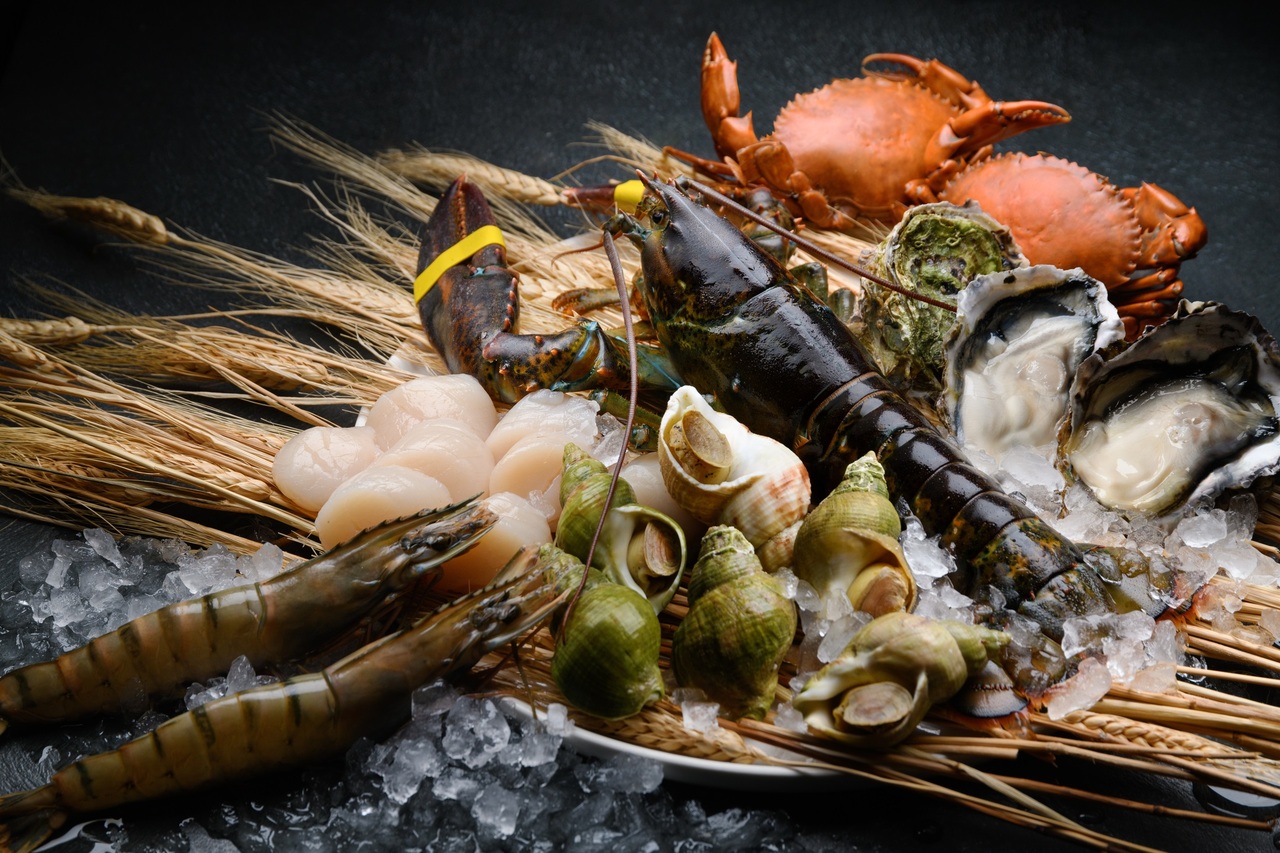 汉来美食集团旗下第二支自助餐品牌「岛语自助餐厅」主打异国料理百汇，并以丰富海鲜为主。图／汉来美食提供