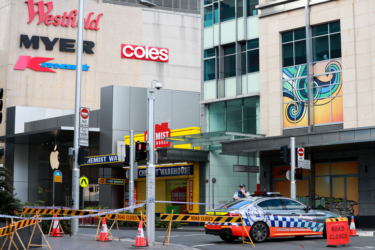 雪梨近郊「西田庞迪购物中心」（Westfield Bondi Junction）13日发生随机袭击事件，造成6人丧生，12人受伤，震惊全国。凶嫌遭警方当场击毙。