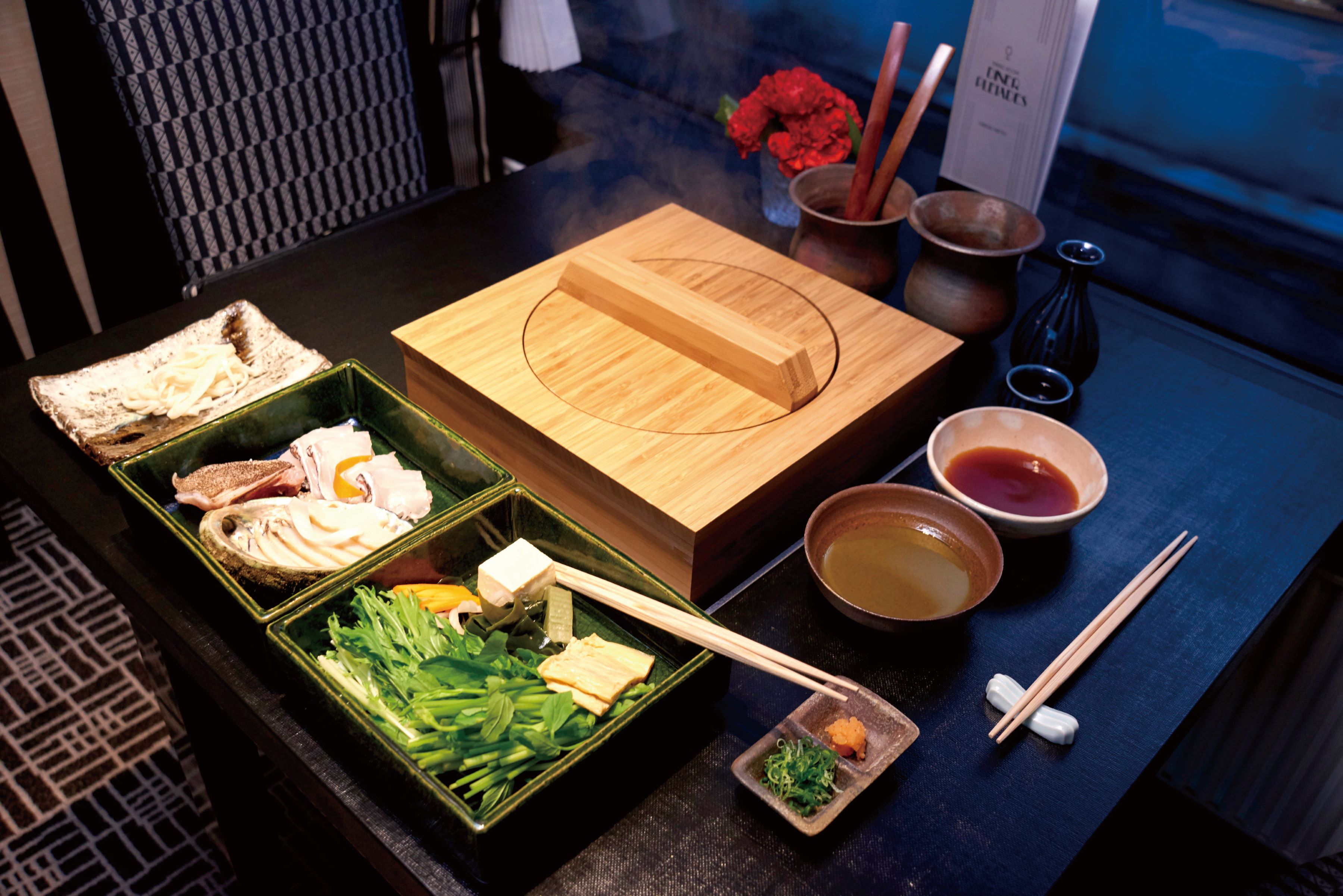 车上料理安排和食名店「菊乃井」，以传统食材结合独创烹调，探索料理的色与味，创造新风貌。图/曙光瑞风号提供