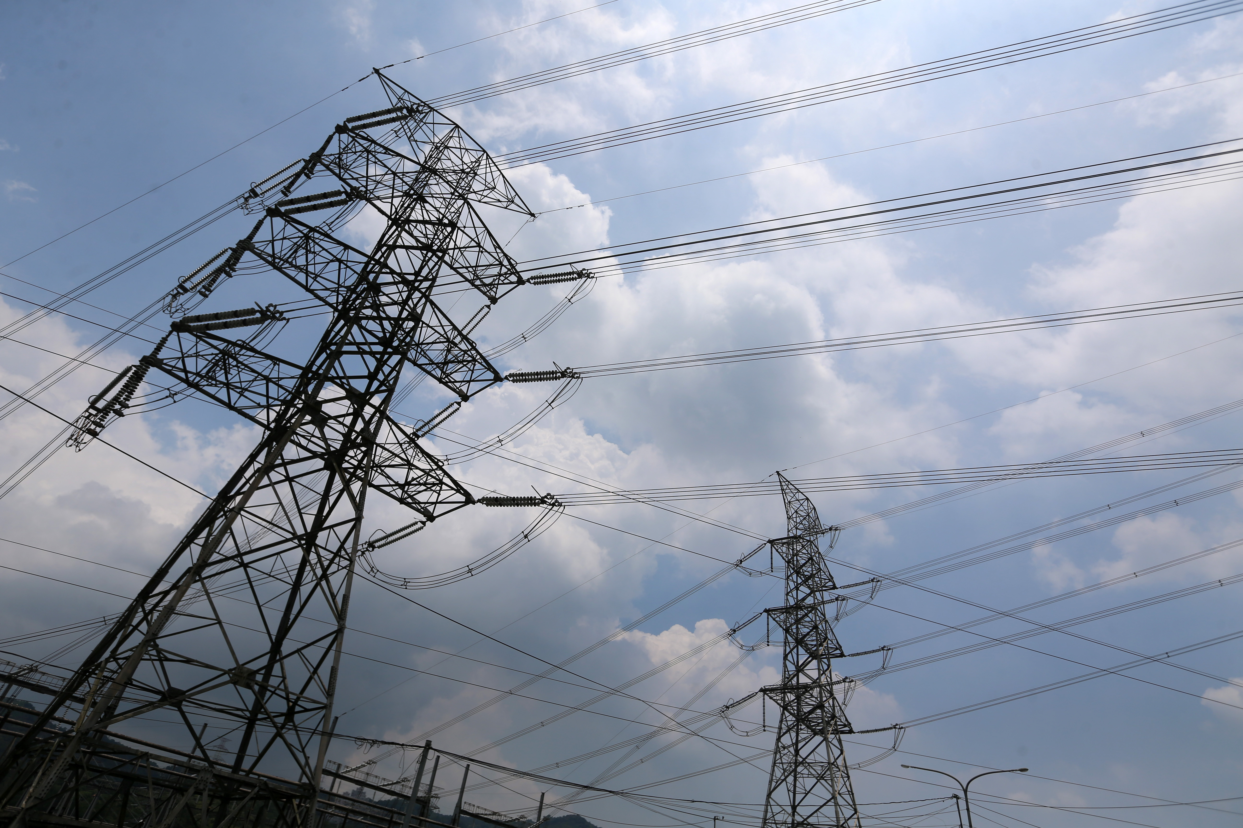 台电昨天有四部发电机组密集跳机，传出一度备妥北台湾停限电计划。本报资料照片