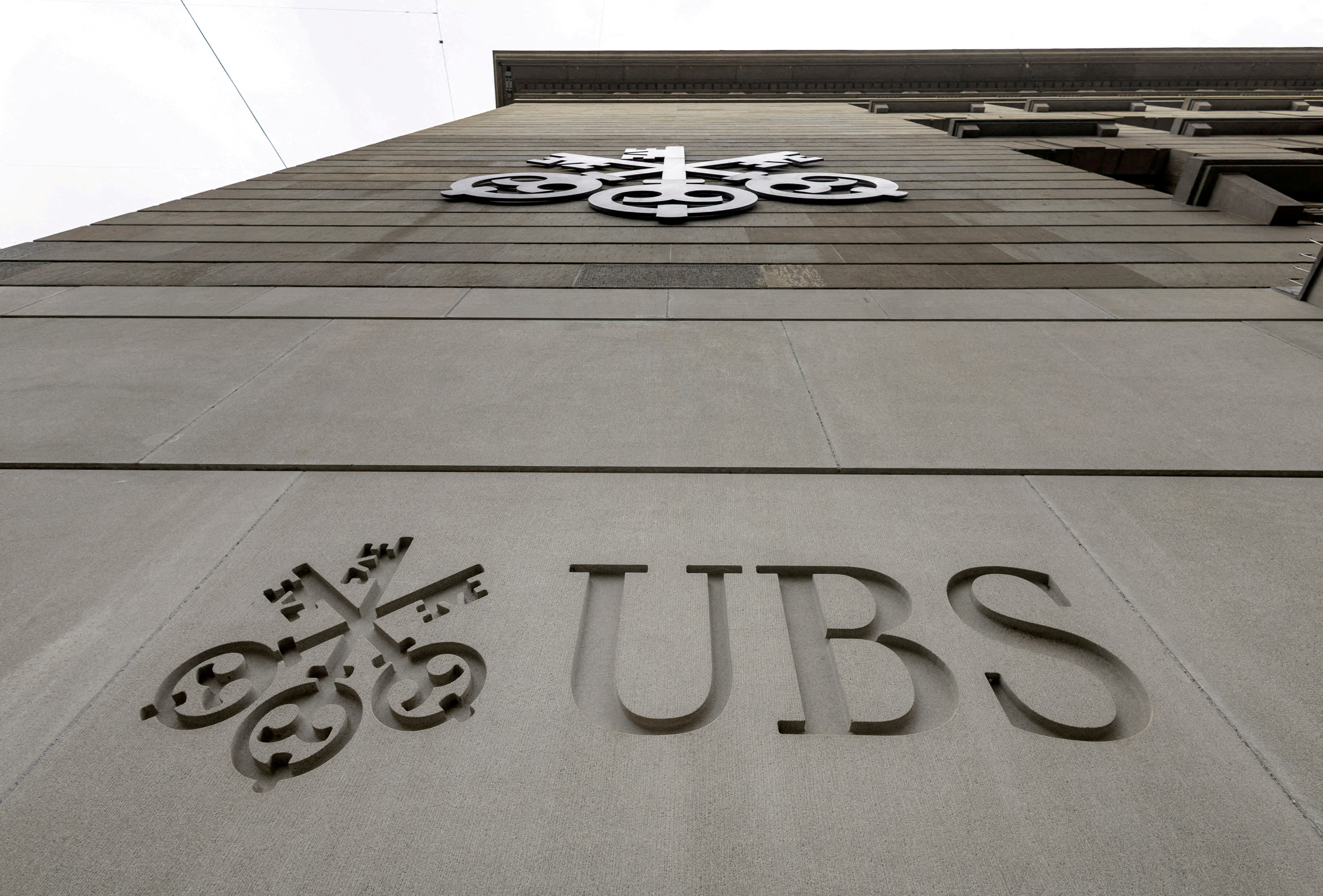瑞银集团（UBS Group）面临的监管资本要求提高。路透