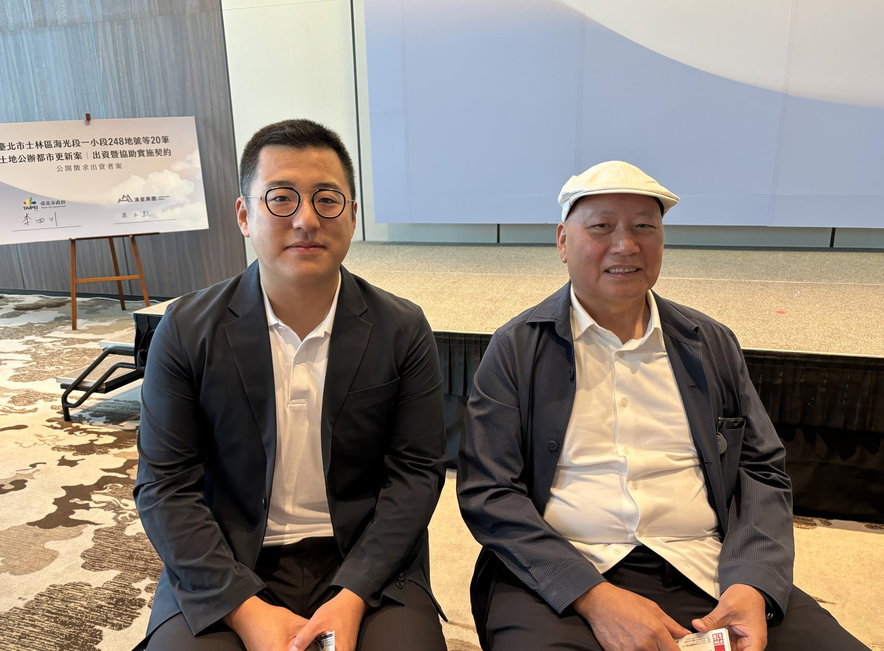汉皇集团董事长孙正干（右）与汉皇开发副董事长孙鼎翔（左）。记者朱曼宁／摄影