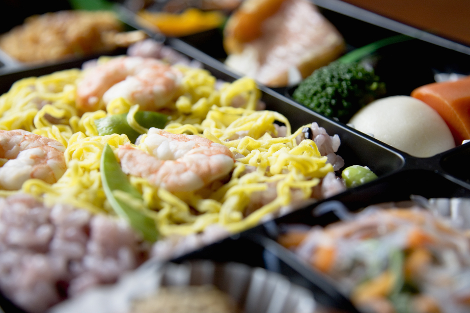 一名网友表示，台北某家鲁肉便当售价将近100元，不仅菜色少，还用高度仅有4公分的圆形餐盒，好奇「是否变相涨价？」。示意图／Ingimage