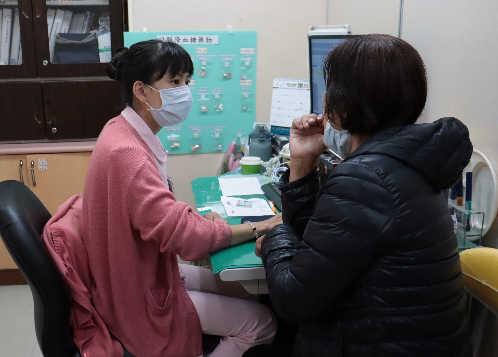 彰化县54岁蔡姓妇人向个案管理师咨询第二型糖尿病的体重控制法。记者简慧珍／摄影
