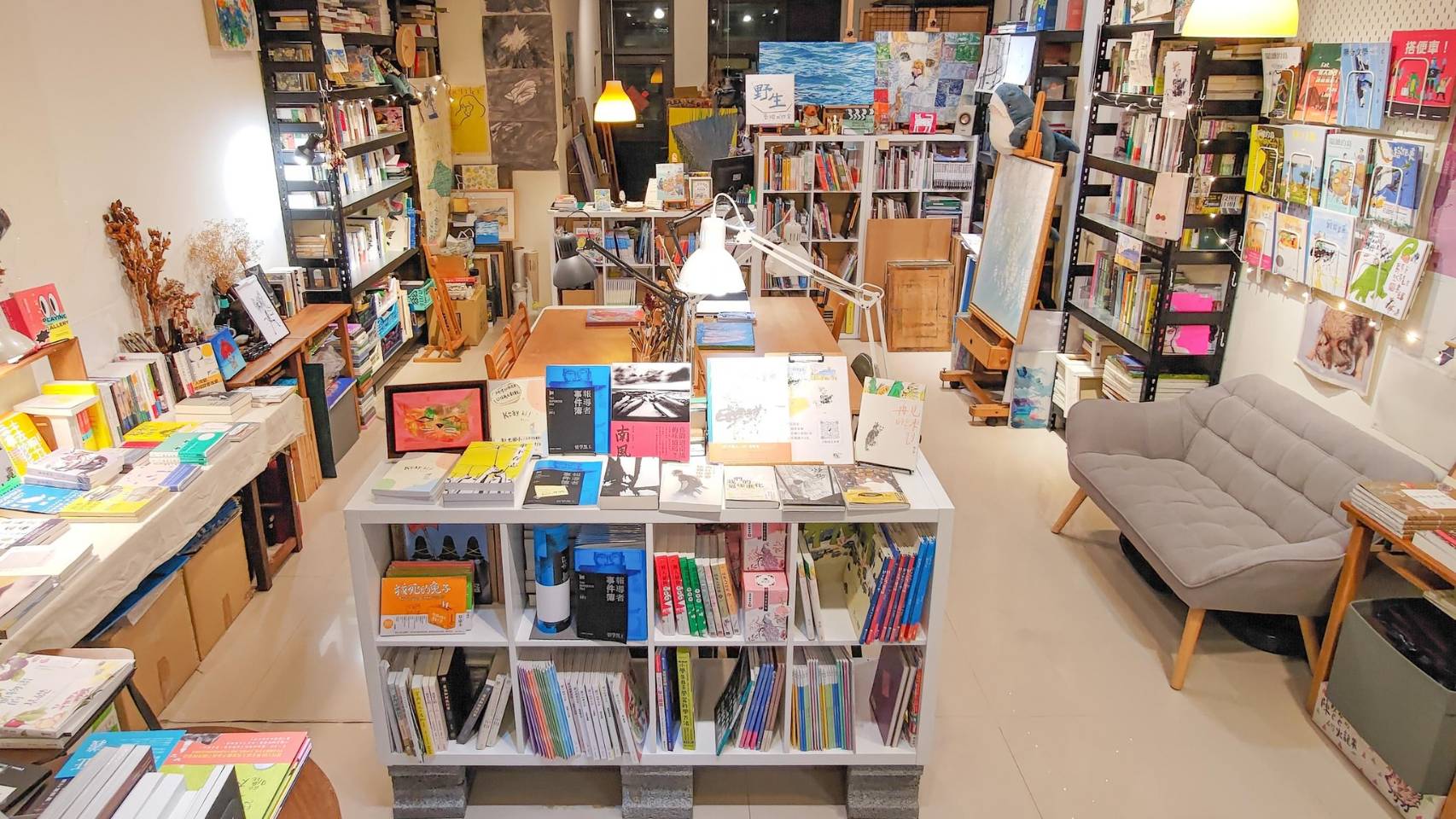 书市集的特色摊位约40摊，邀请大家透过阅读时，有走进实体书店的感受。图／主办单位提供