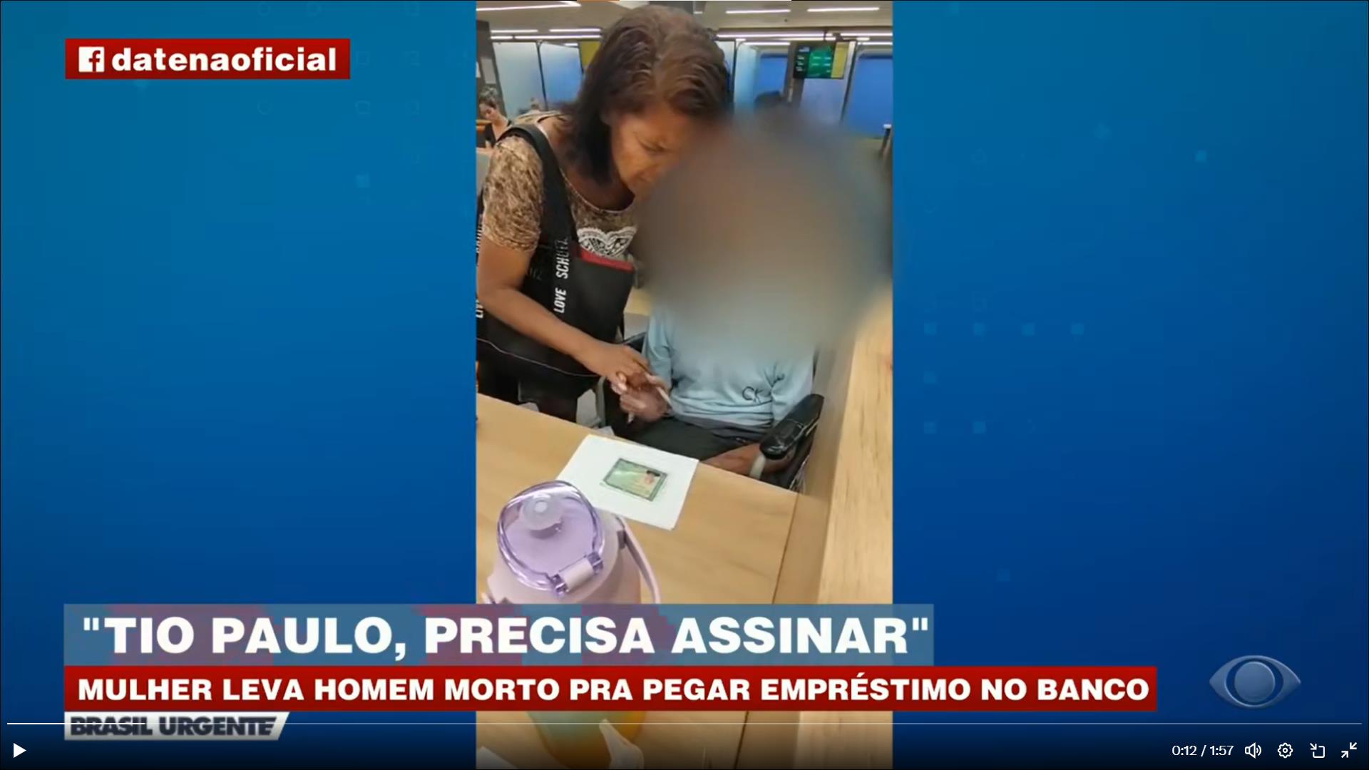 巴西一名女子遭控用轮椅推著已断气的叔叔，前往银行领取贷款。取自YouTube