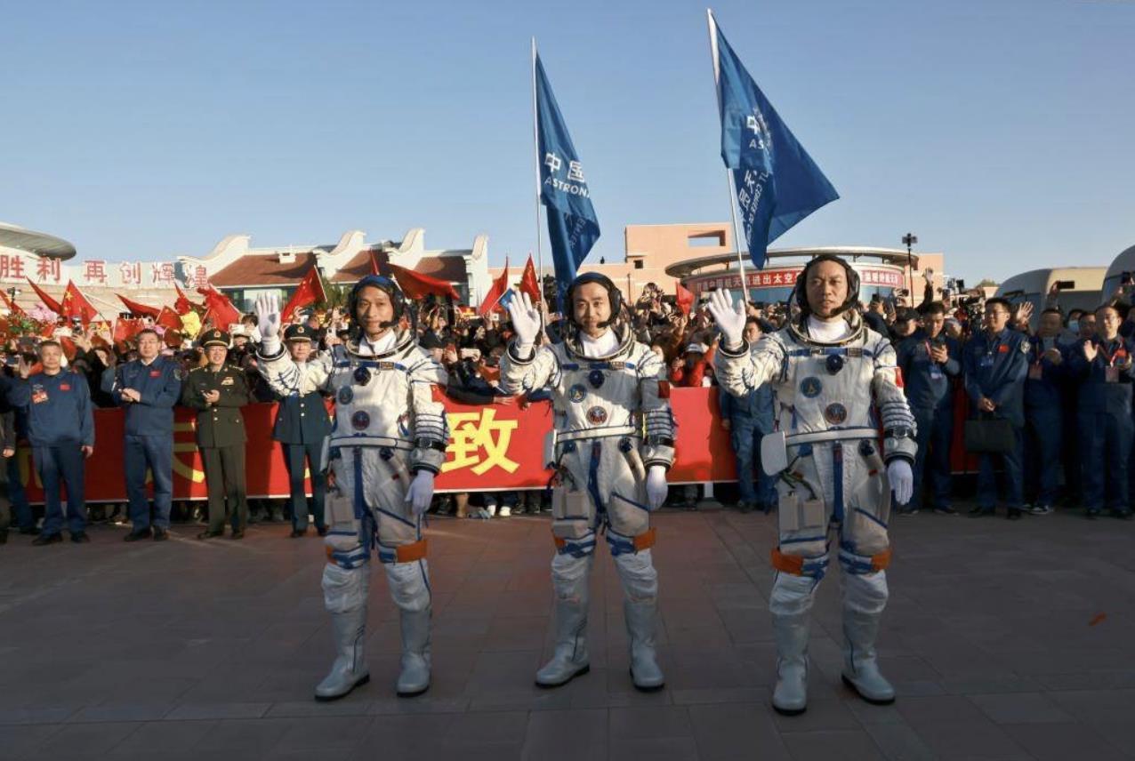 中国大陆航太技术近年高速发展，引发美国关注。图为中国大陆神舟十七号载人飞行任务2023年10月出征仪式。（新华社）