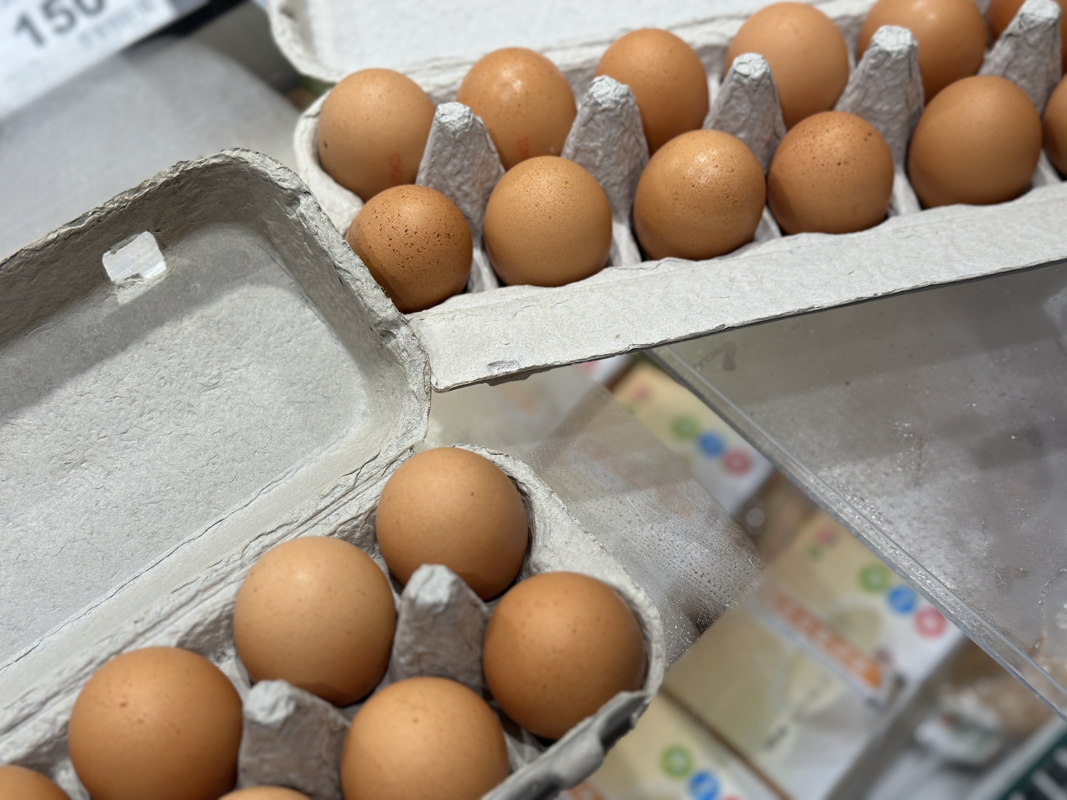 振兴医院营养师营养师陈韵婷表示，蛋壳颜色和鸡只的品种或喂养的饲料相关，和营养价值没有直接相关性。本报资料照片