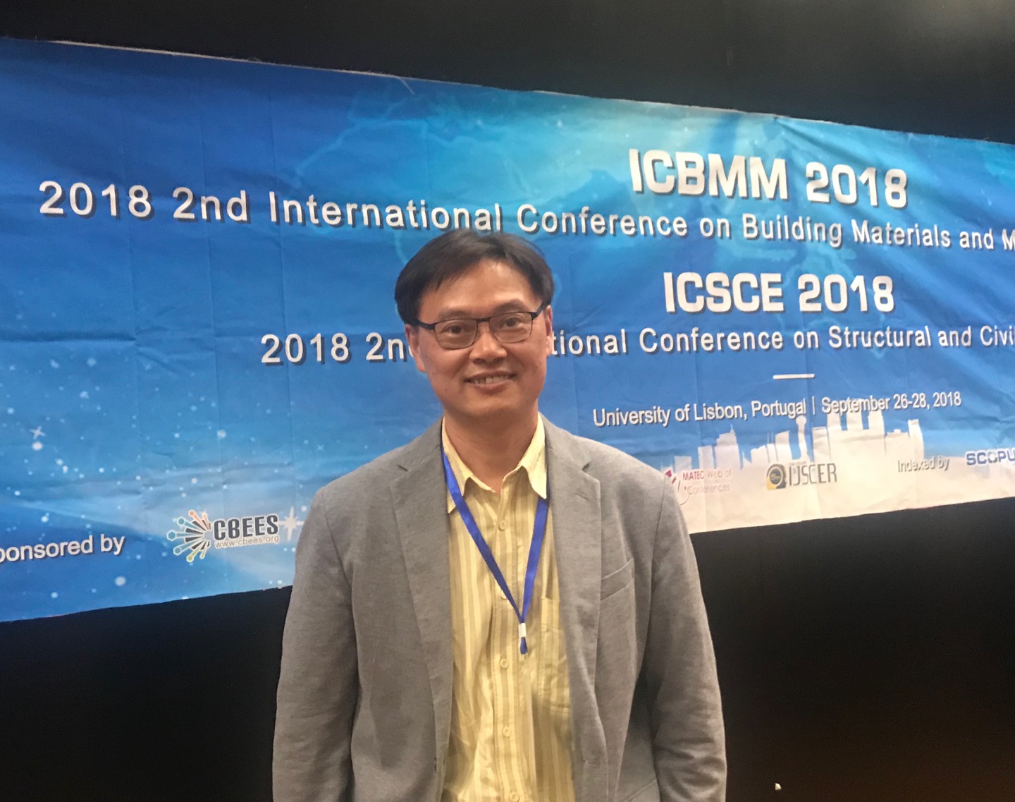 阳明交大土木系教授王彦博在国际会议谈台湾科技厂的抗震新技术。图／阳明交大提供