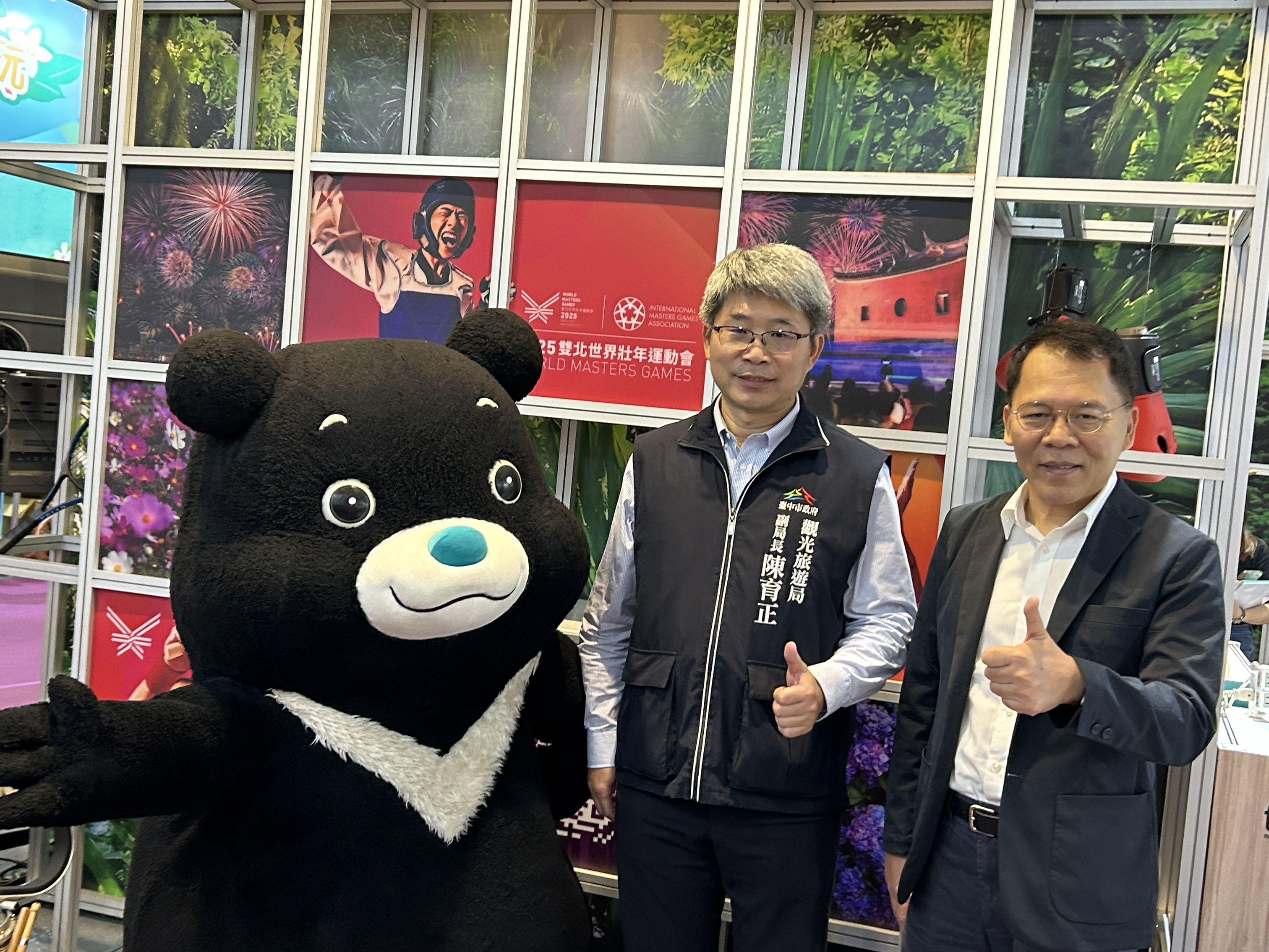 台北市政府在台中国际旅展设「台北馆」，并请来台北城市吉祥物「熊赞」，邀游客来场低碳永续小旅行。记者赵容萱／摄影