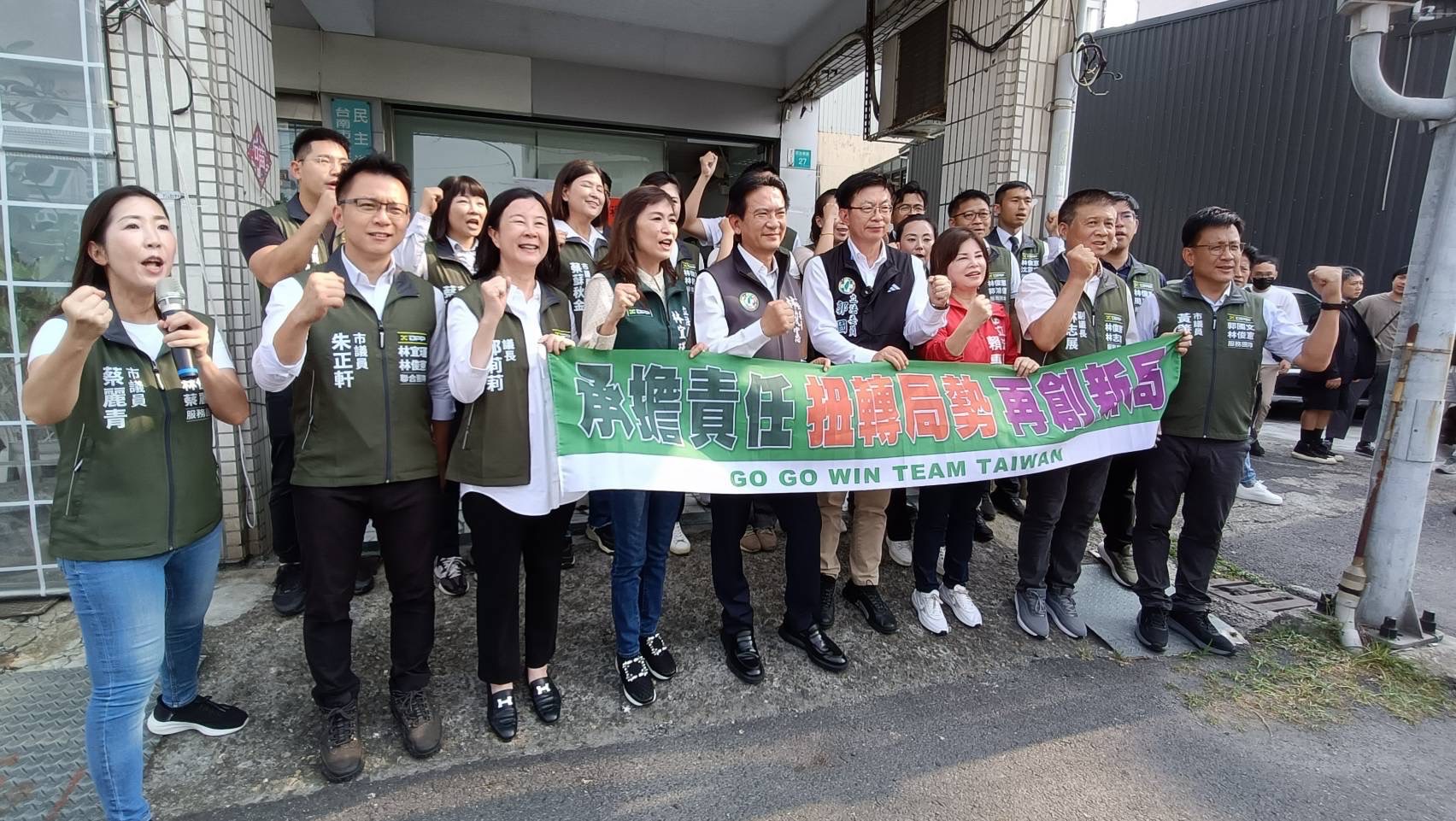 民进党台南党主委改选登记截止，确定由新系代表郭国文与非新系陈金钟对决。图／市党部提供