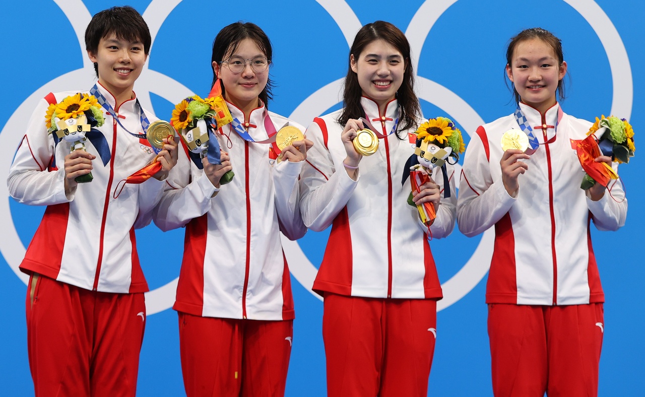 中国泳队4年前参加东京奥运，在女子800公尺自由式接力夺金并刷新赛前的世界纪录，如今因药检呈阳性反应，上述成绩都被取消。