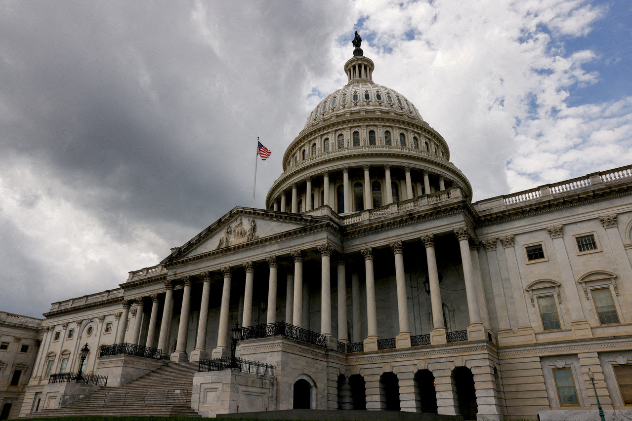 美国众议院周六通过总价值950亿美元的对外援助法案，其中包括《乌克兰安全补充拨款法案》，为向乌克兰提供数百亿美元资金扫清了道路。路透
