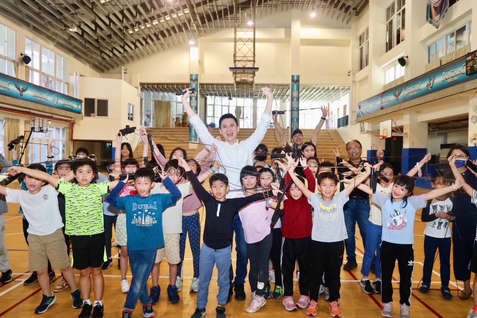 竹北市公所为推广运动，鼓励学童养成运动习惯，今年儿童节准备专业计次跳绳做为国小学童儿童节礼物。图／取自竹北市公所官网