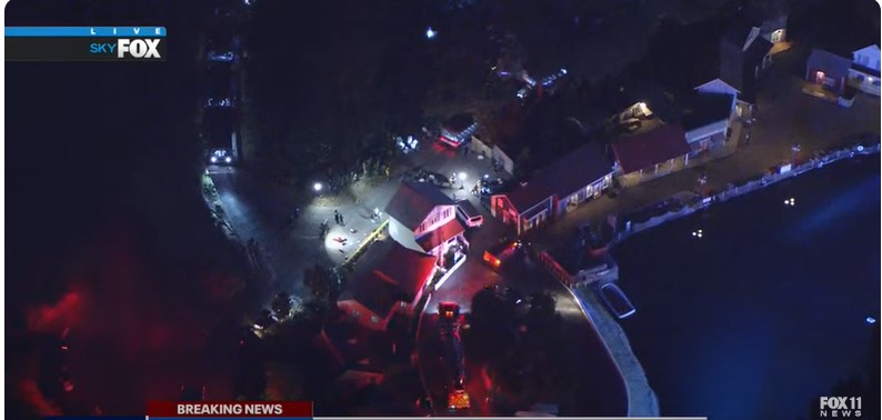 美国好莱坞环球影城20日晚间发生园内电车碰撞事故，已知造成15人轻重伤。图／撷取自YouTube