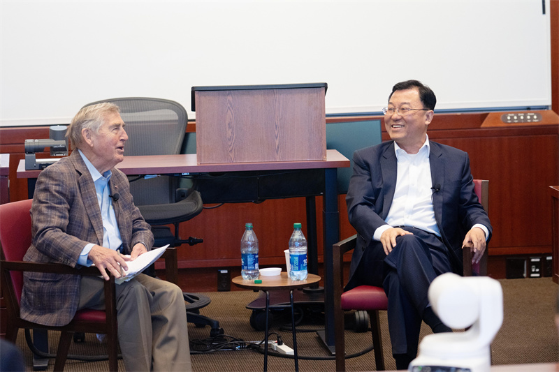 中国驻美国大使谢锋本月19日应邀与哈佛大学甘迺迪学院首任院长艾利森对话。（图／取自中国驻美国大使馆）
