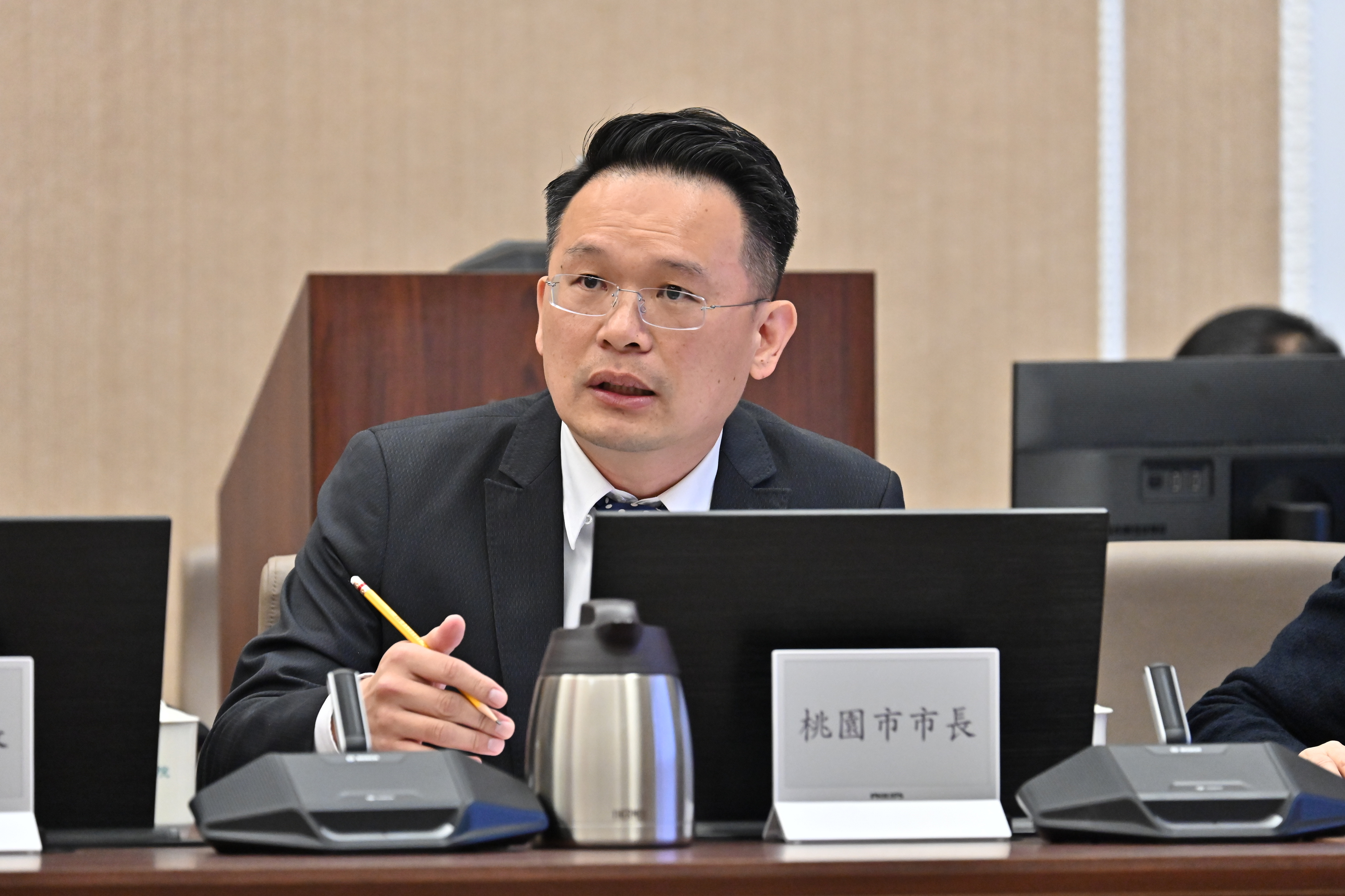 桃园市副市长苏俊宾呼吁仓储纳入工厂管理辅导法管理。图／市府提供
