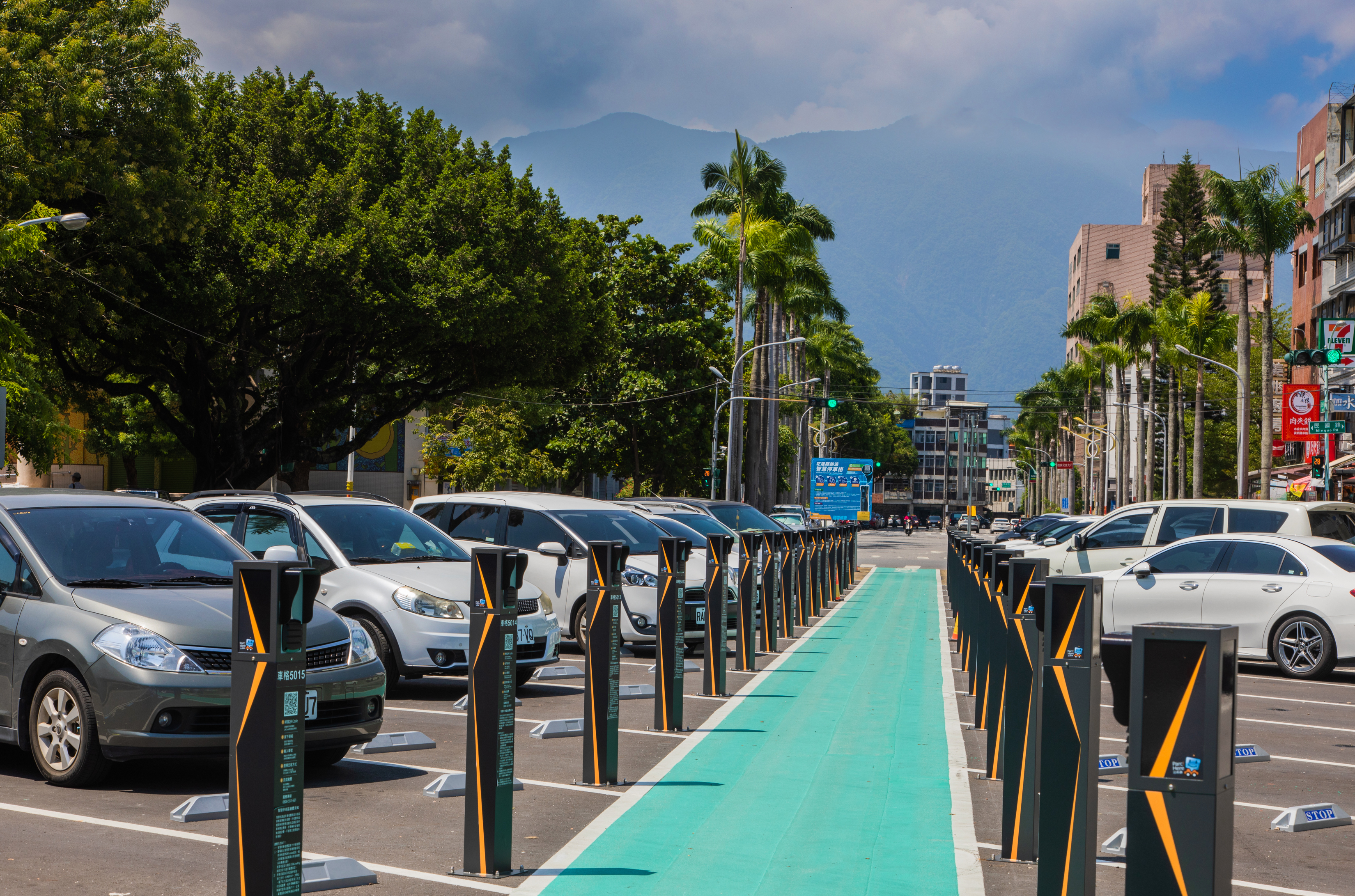 中兴保全科技专为城市打造的智慧停车系统，就是以太阳能储电及无电力线设计的智慧停车柱。中保科提供