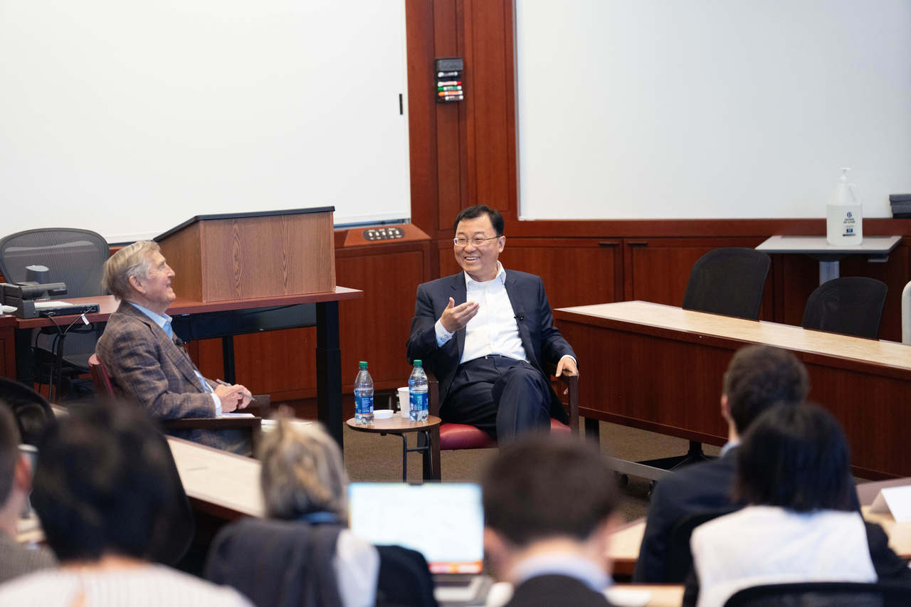 中国驻美国大使谢锋日前在哈佛大学的一段讲话在社群平台X引起多方批评。