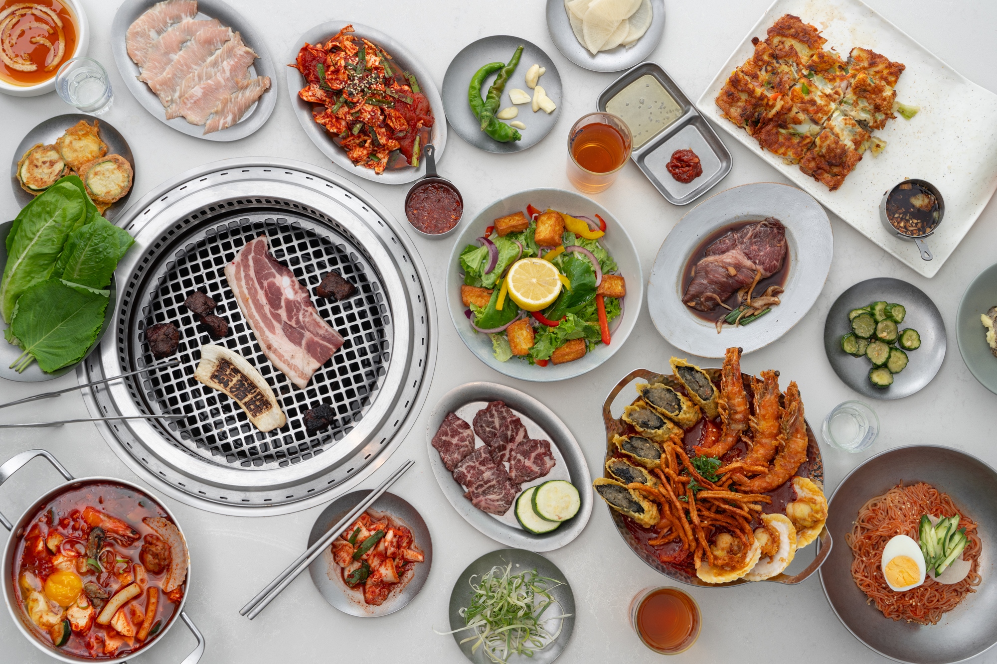 笨猪跳韩式烧肉双人套餐，每套1,880元起。图／笨猪跳提供