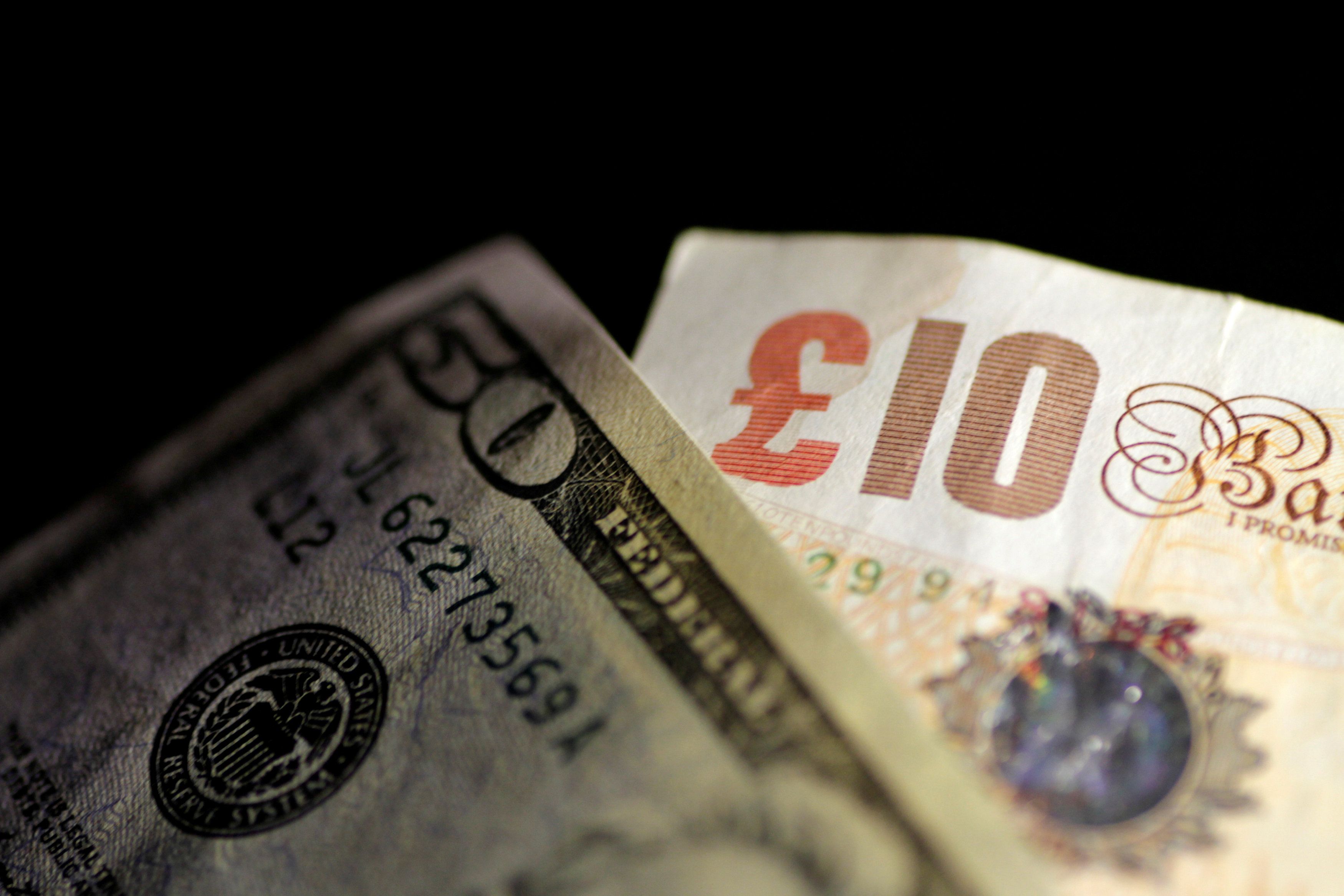 英镑兑美元周二劲升0.9%，创下今年以来的最大盘中涨幅。路透