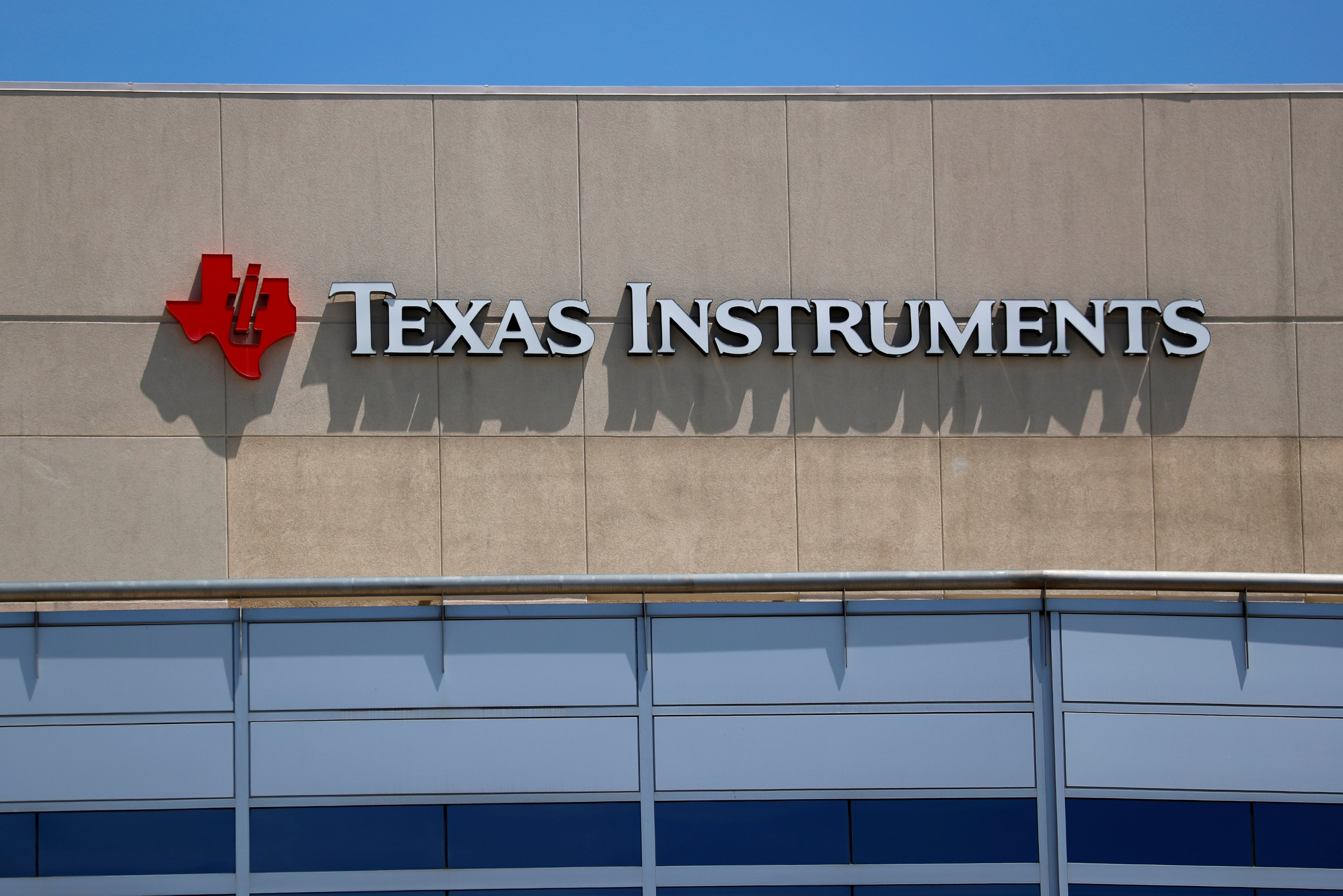 德州仪器（Texas Instruments）看好本季营运。  路透