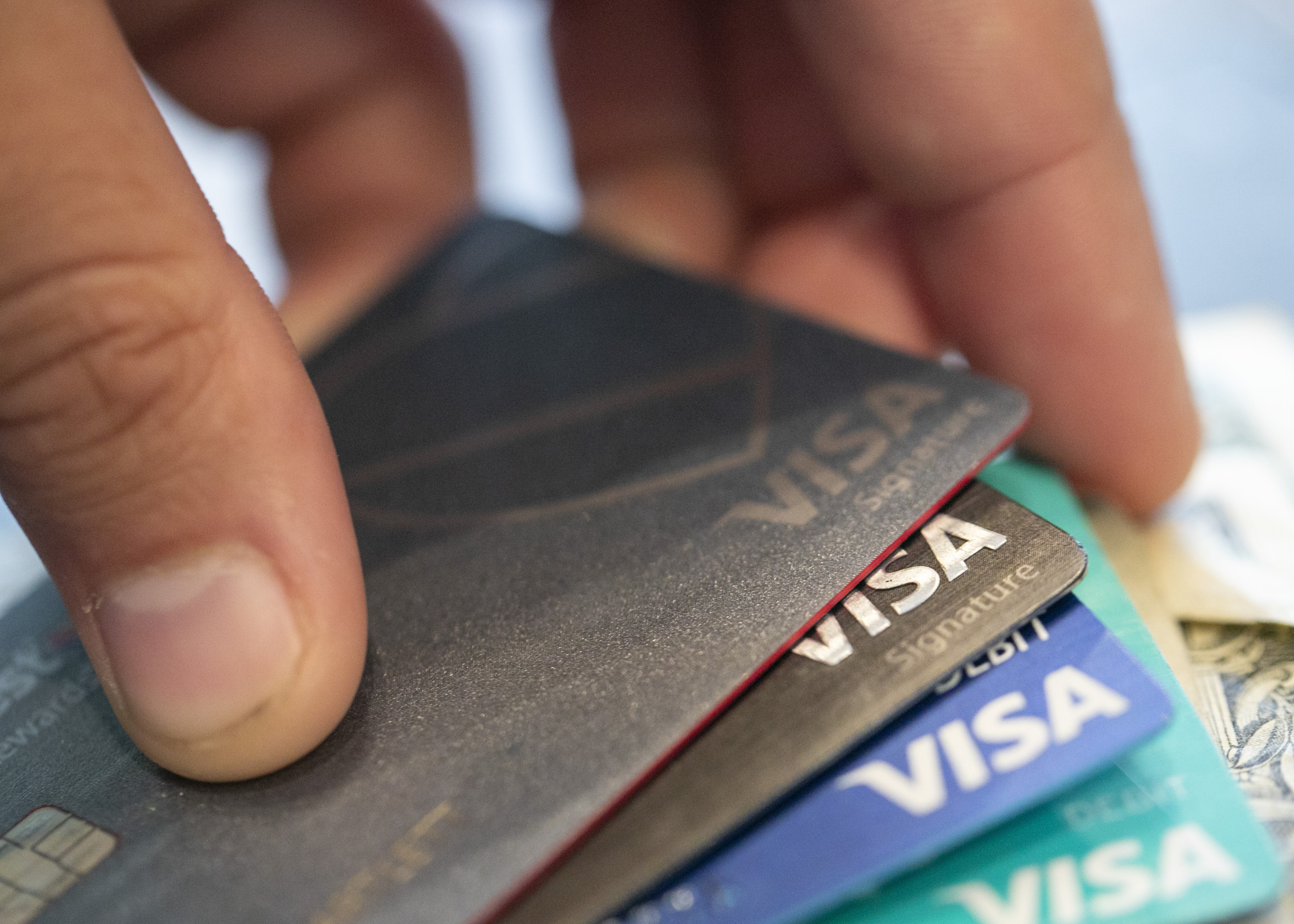 信用卡发卡机构VISA，上季获利年增17%。  美联社