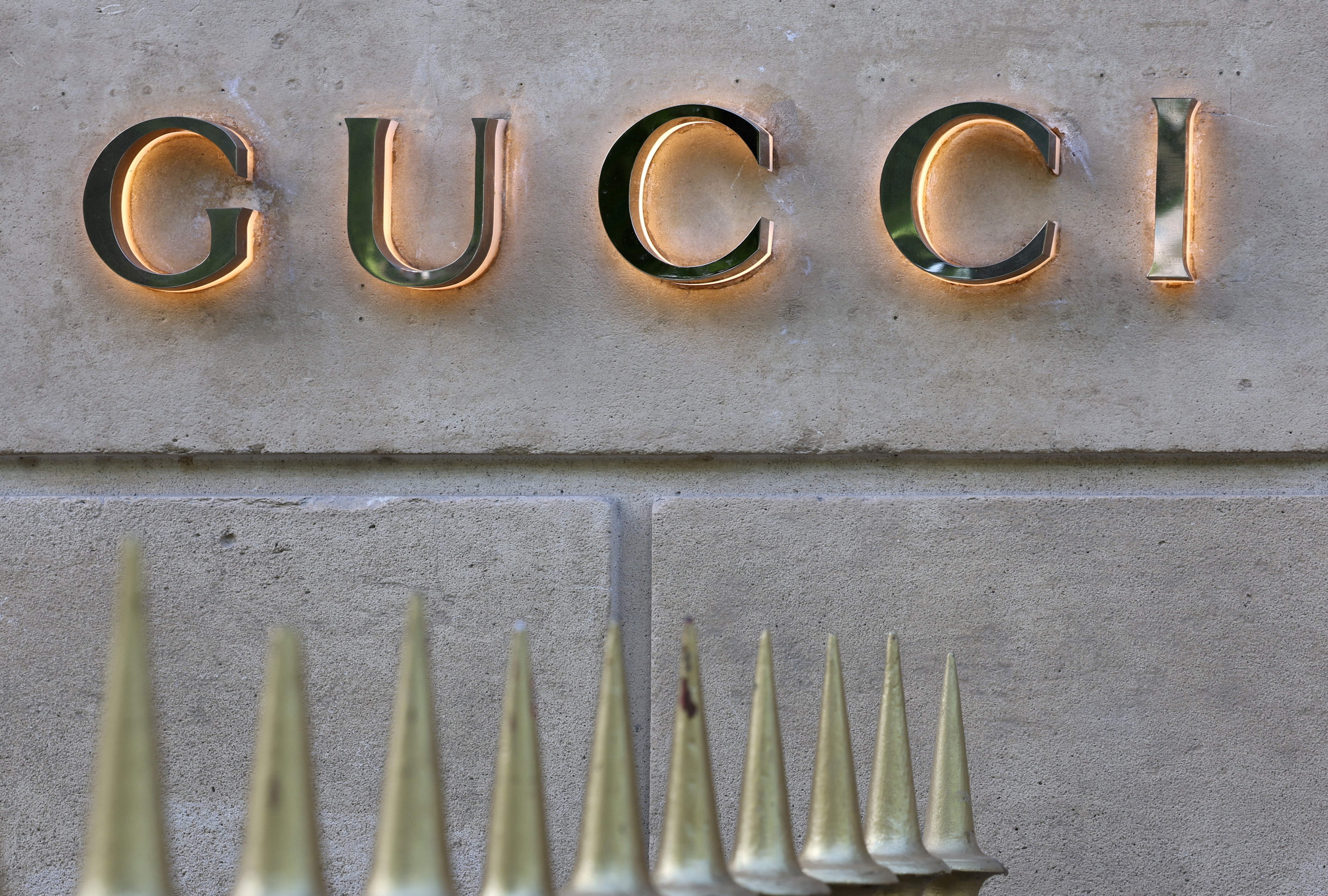 法国精品集团开云警告说，今年上半年获利将锐减，原因是其下Gucci品牌首季表现不佳。路透