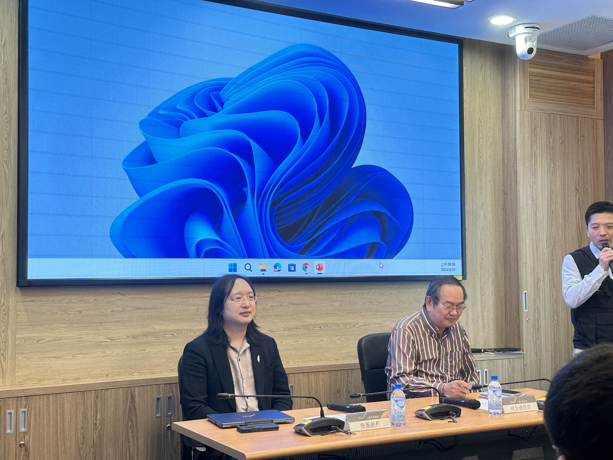 数位部指出，资安院已正式承接台湾电脑网路危机处理暨协调中心（ 以下简称TWCERT/CC），提供全年24小时不间断的资安事件通报服务。（余弦妙/摄影）