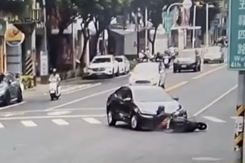 25岁研究生遭突然左弯的多元计程车不幸撞死。记者古和纯／翻摄